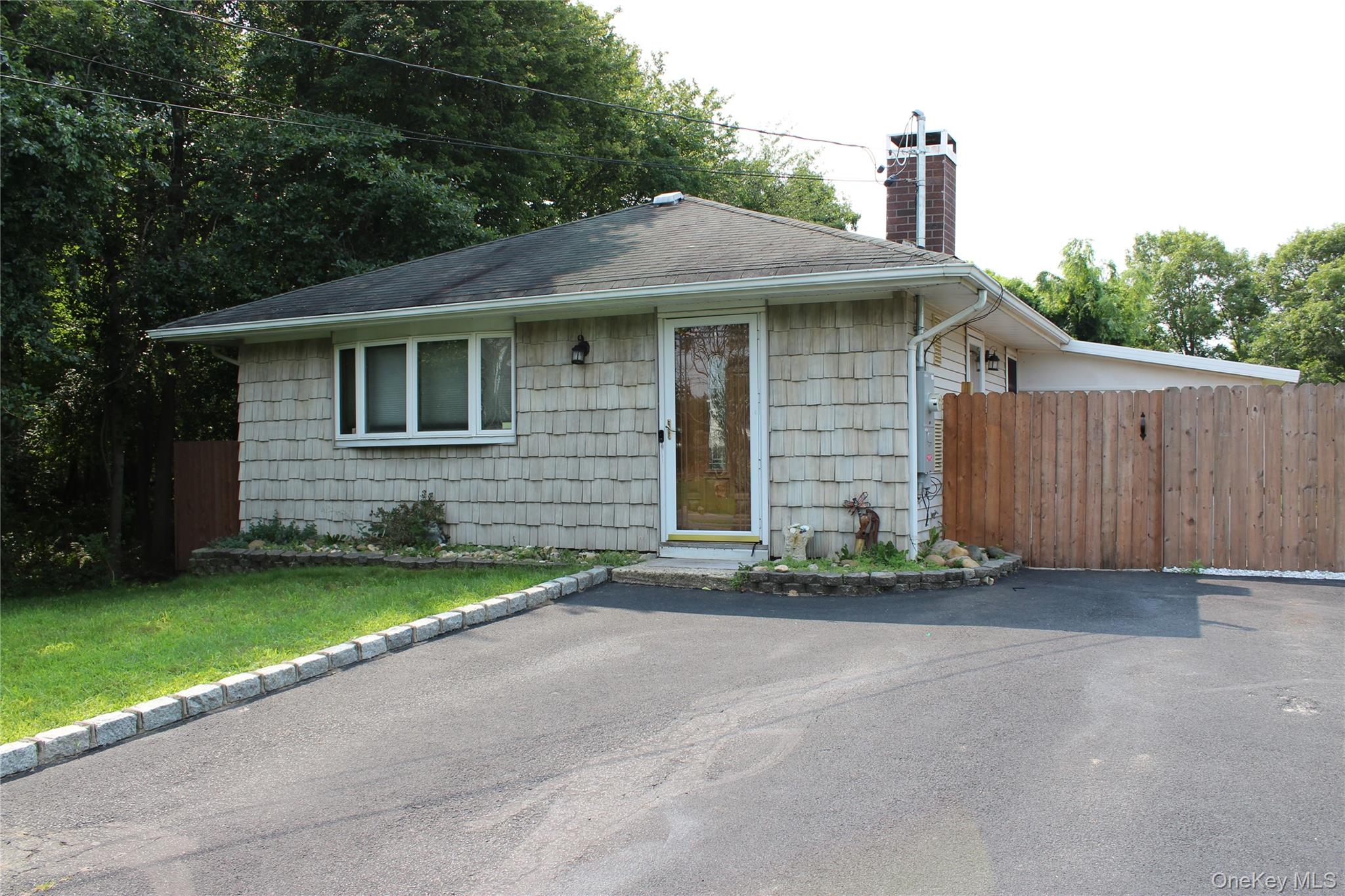 92 Lombardy Drive — photo