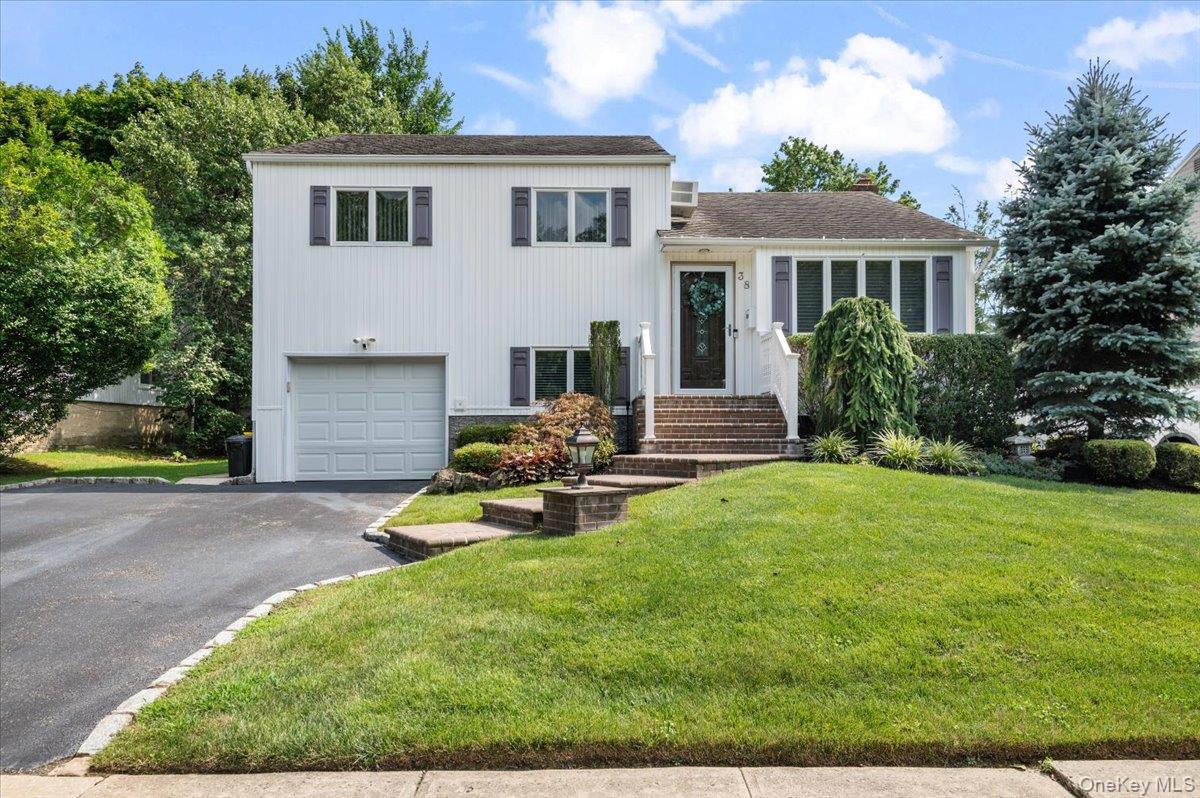38 Briarwood Lane — photo