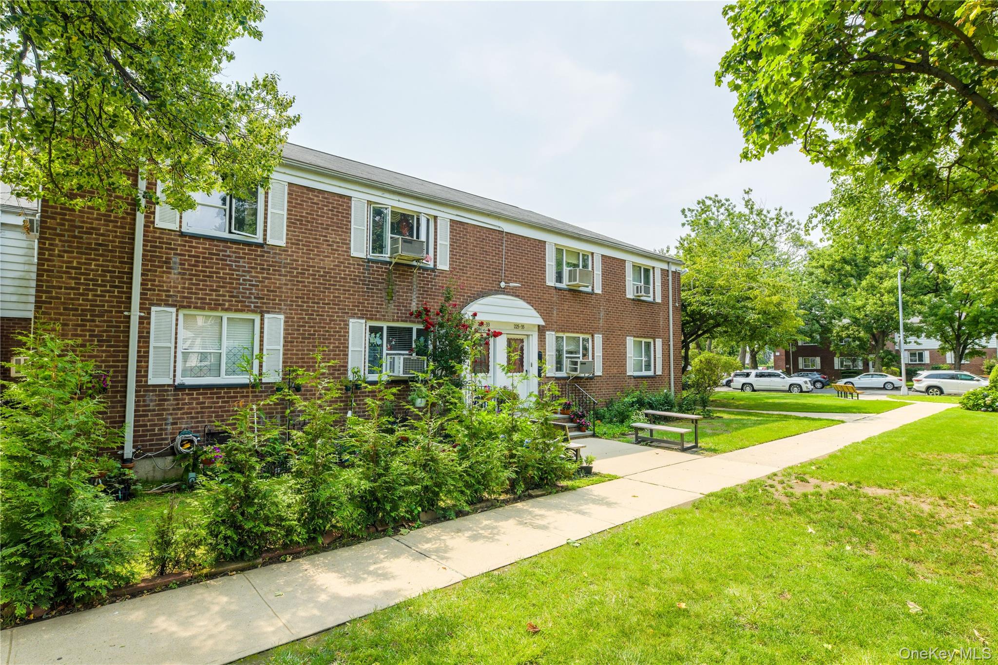 225-35 88 Avenue 42-9 — photo