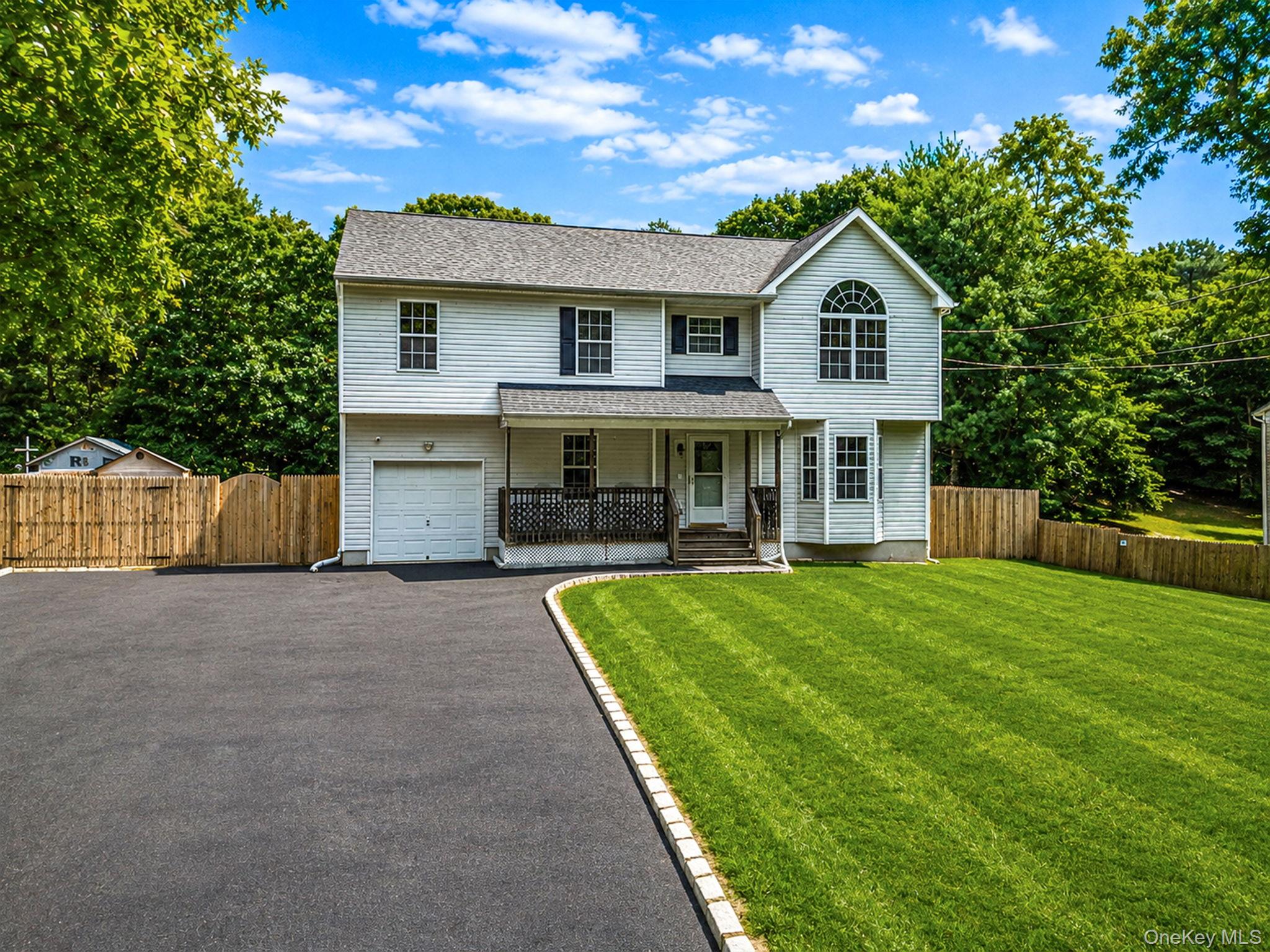 10 Cedar Lane — photo