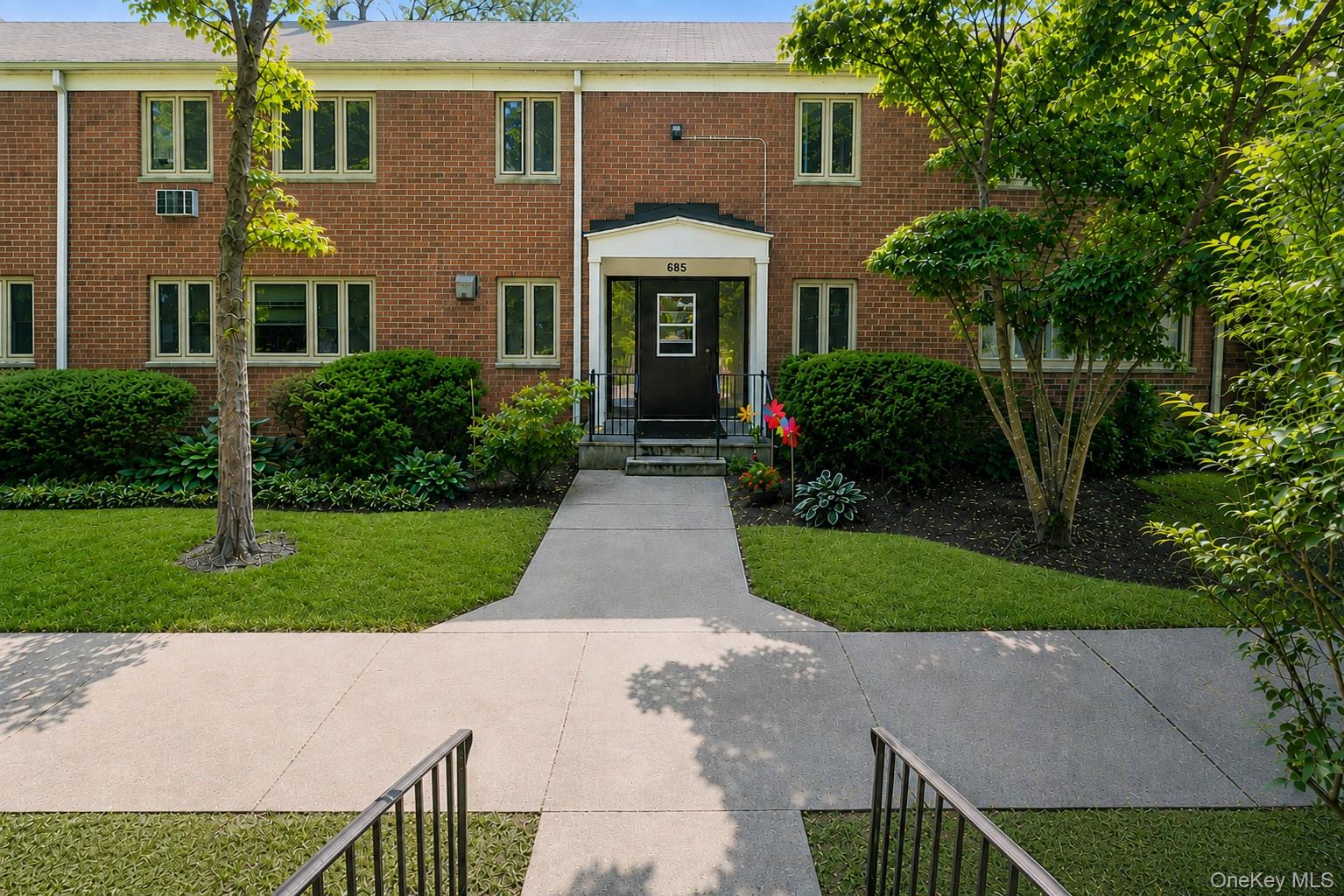 685 Hillside D — photo