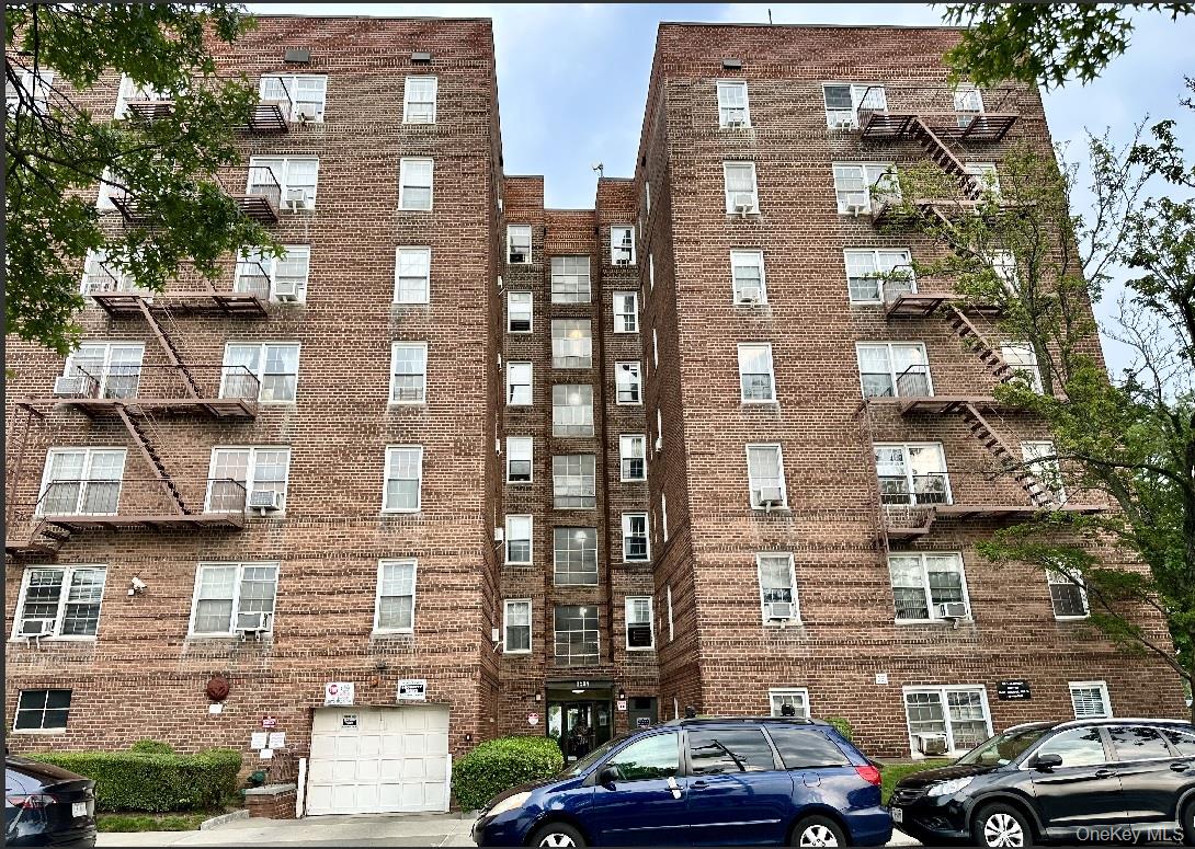 85-04 63rd Drive 6J1 — photo