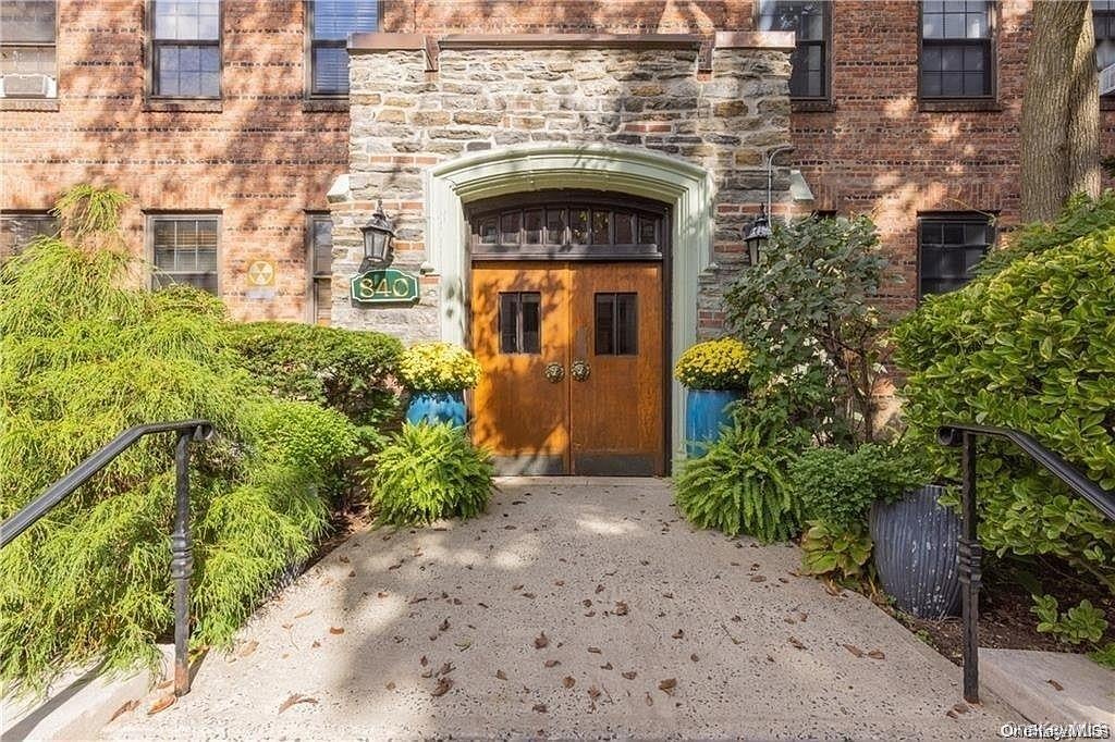 840 Bronx River Road 3B — photo