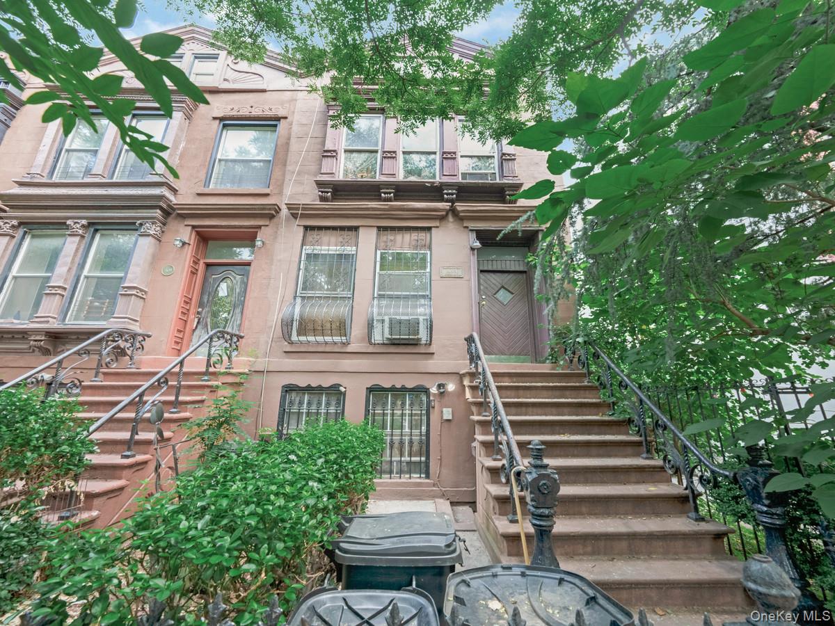 809A Greene Avenue Hse — photo