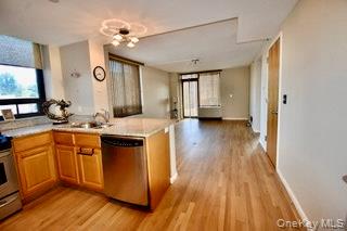 11624 Grosvenor Lane 4D — photo
