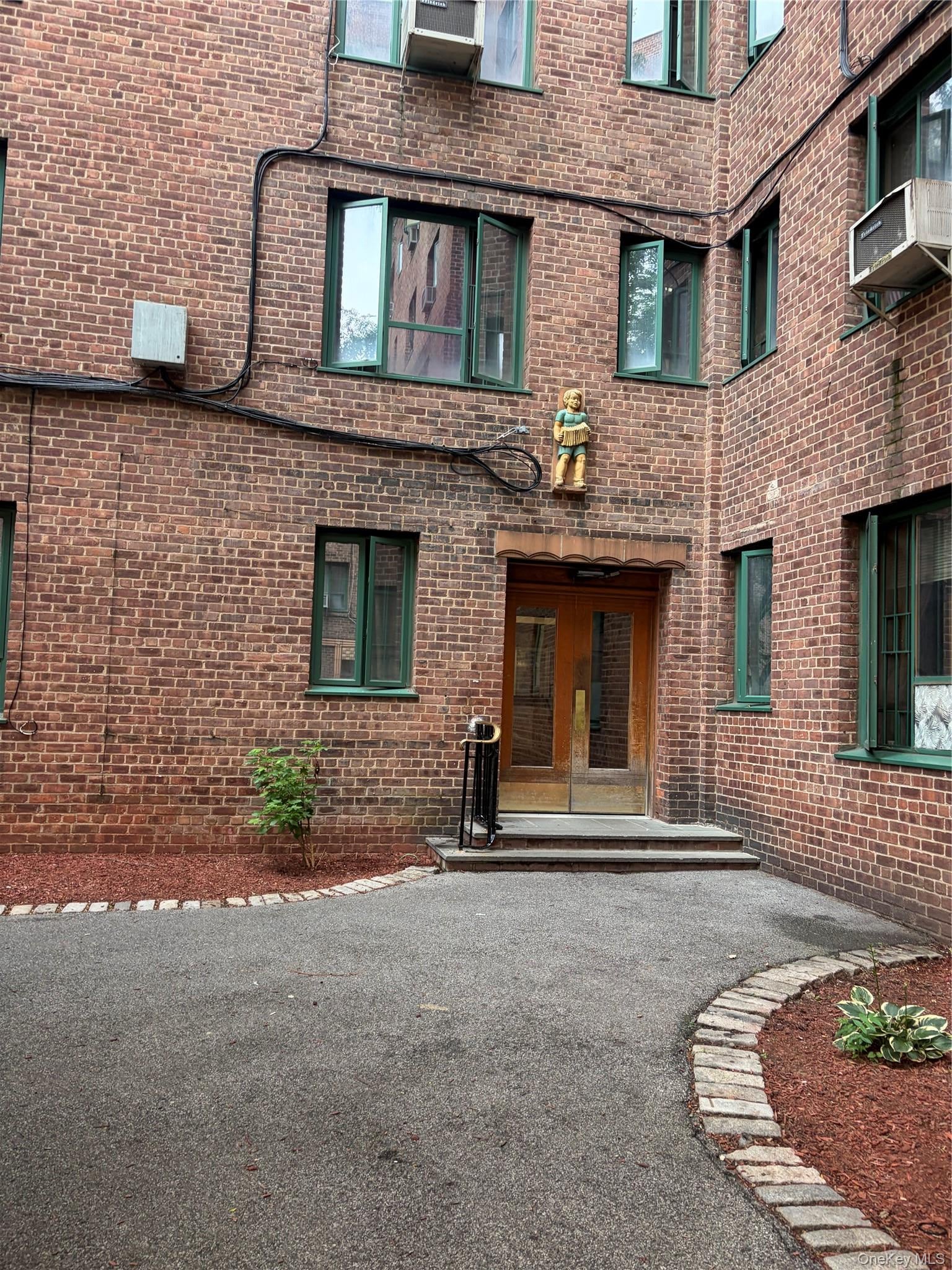 1501 Metropolitan Avenue 10D — photo