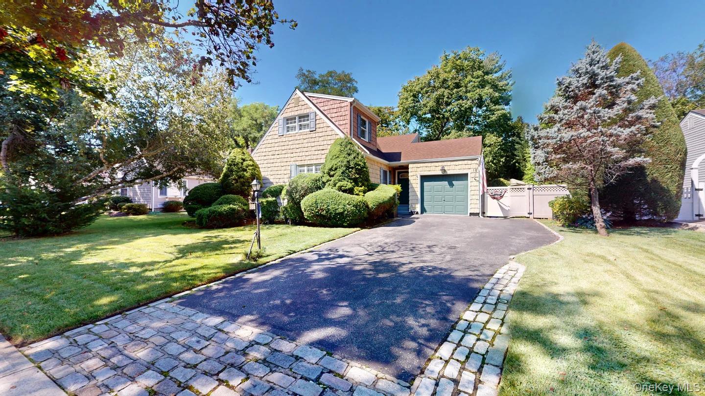 18 W Gaylore Drive — photo