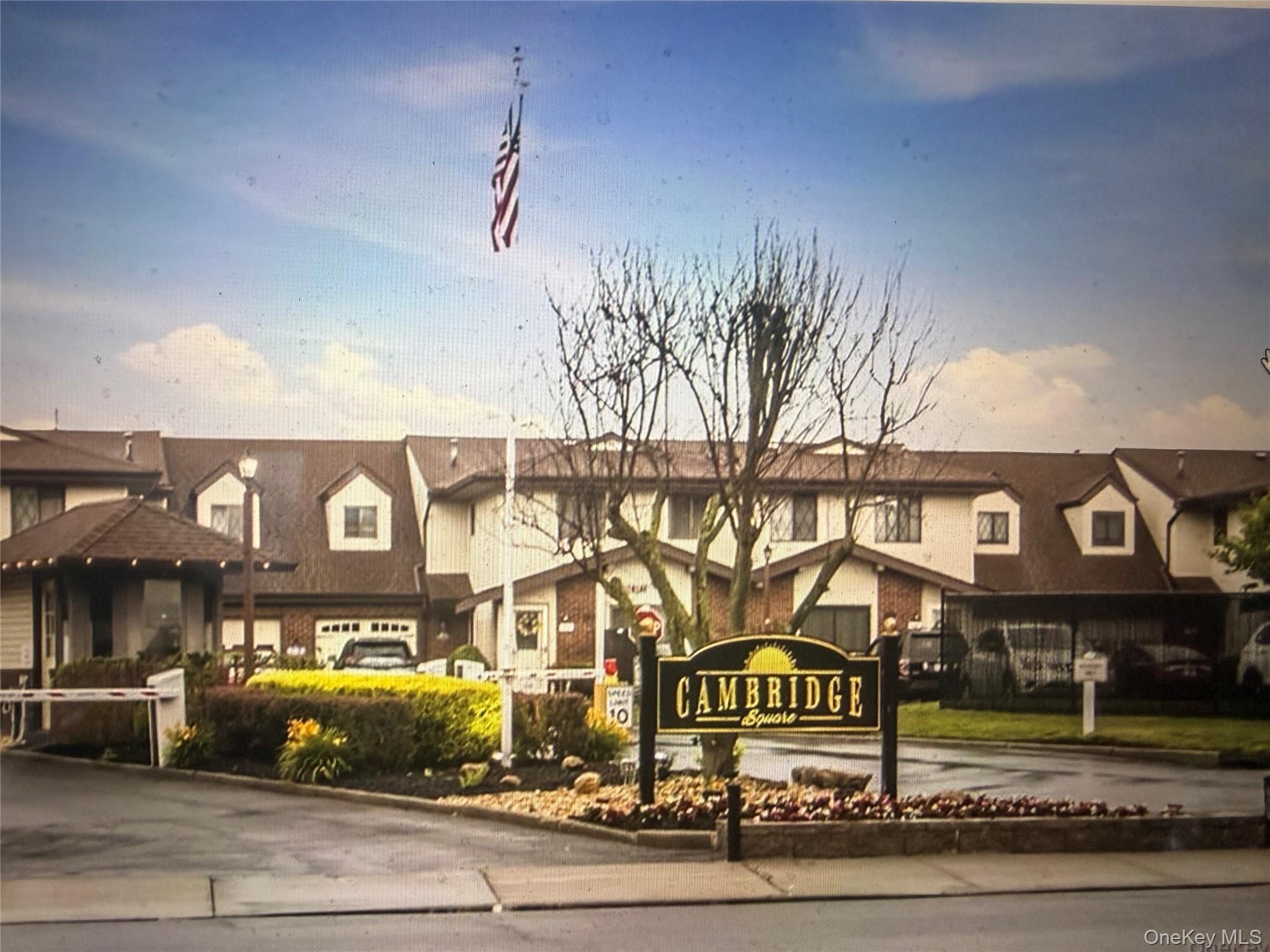 43 Cambridge Drive W — photo