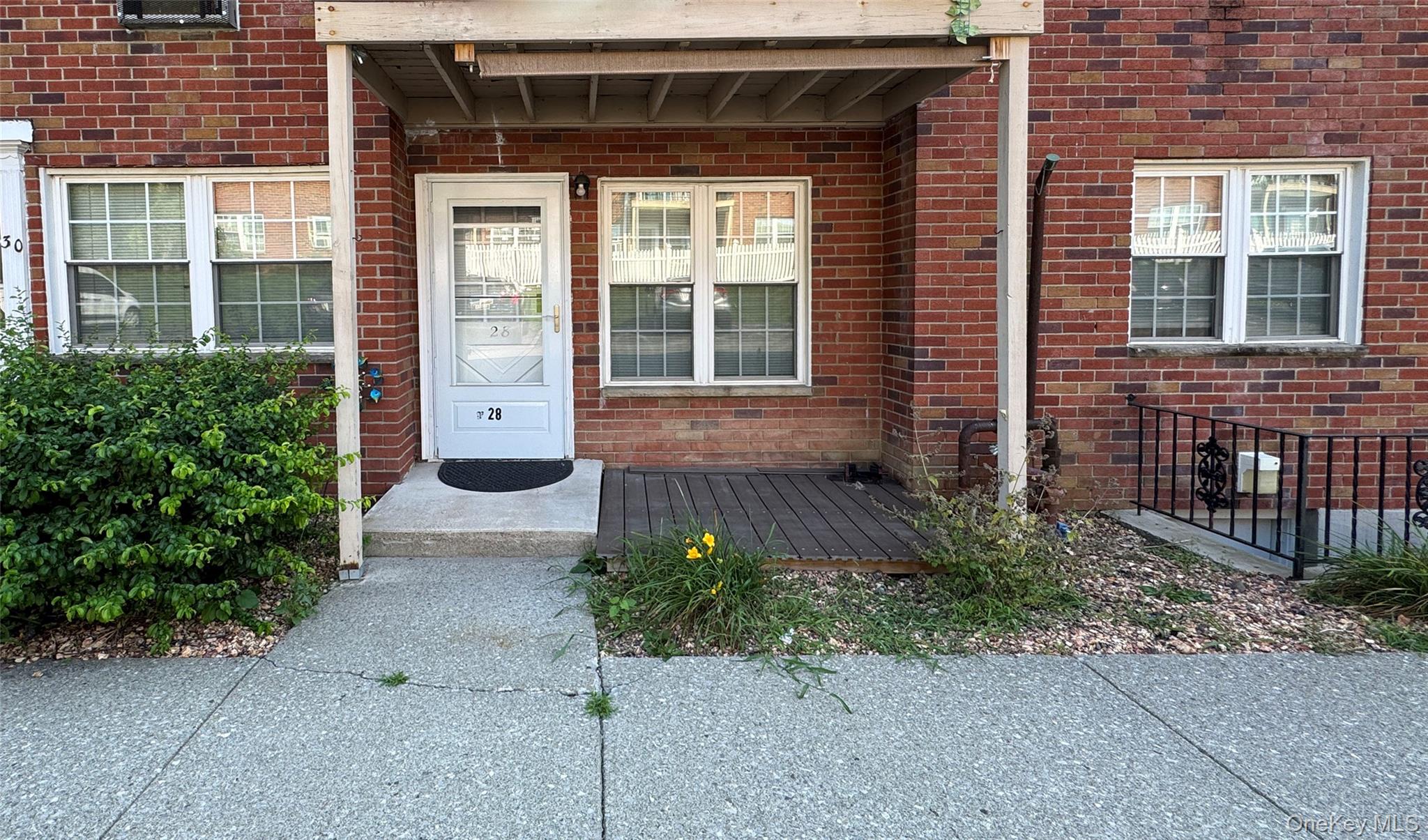 8 Colonial Road 28 — photo