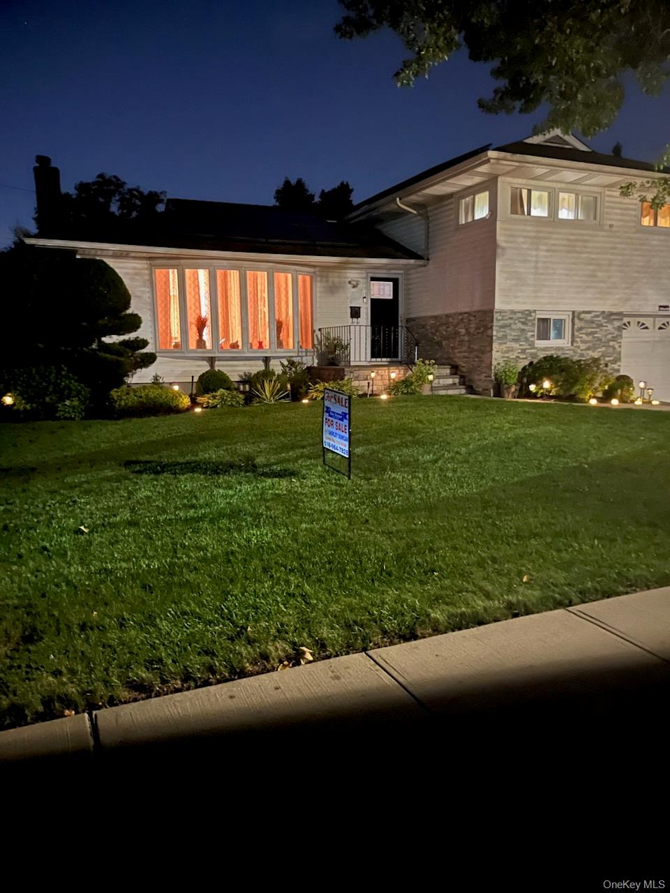Home in Uniondale, NY 11553 — photo 3