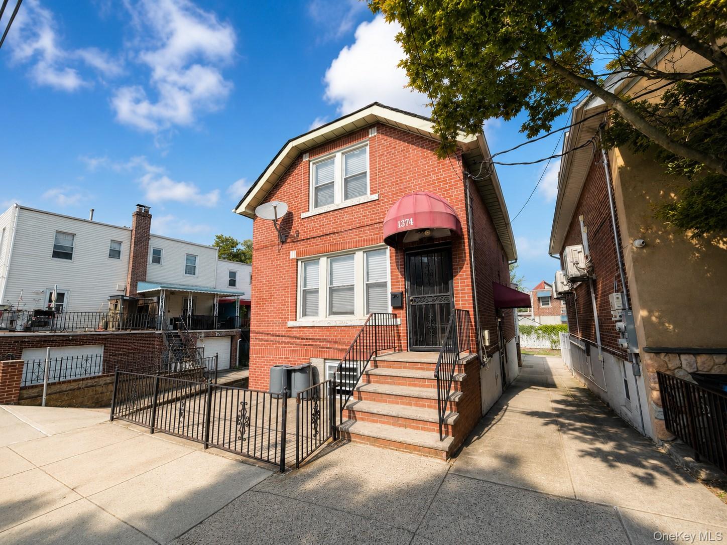 1374 Hobart Avenue — photo