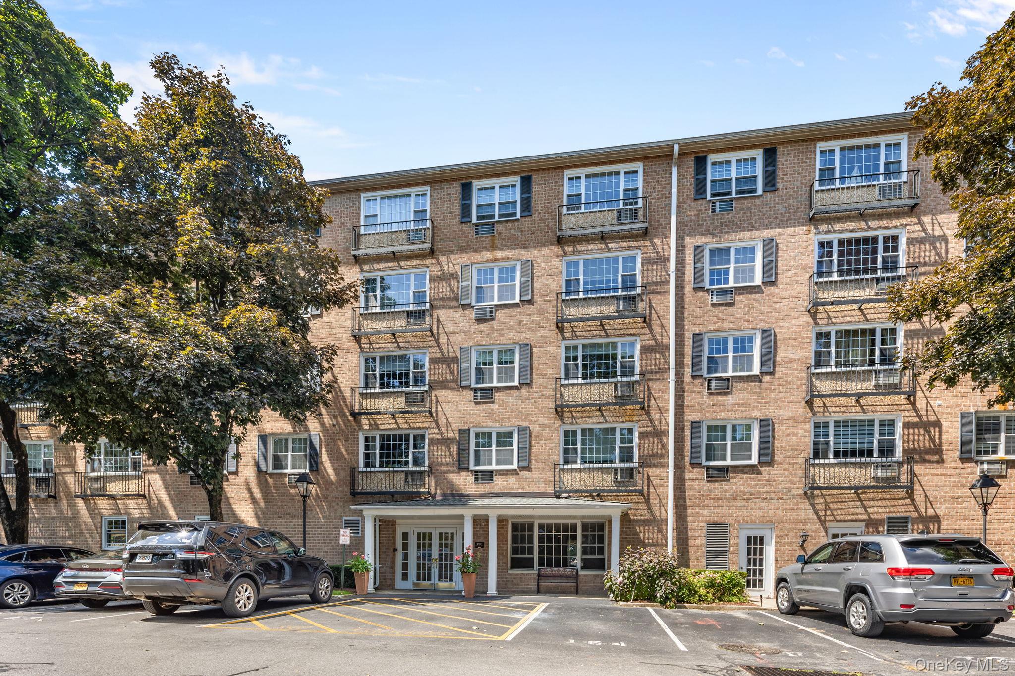 2 Consulate Drive 3G — photo