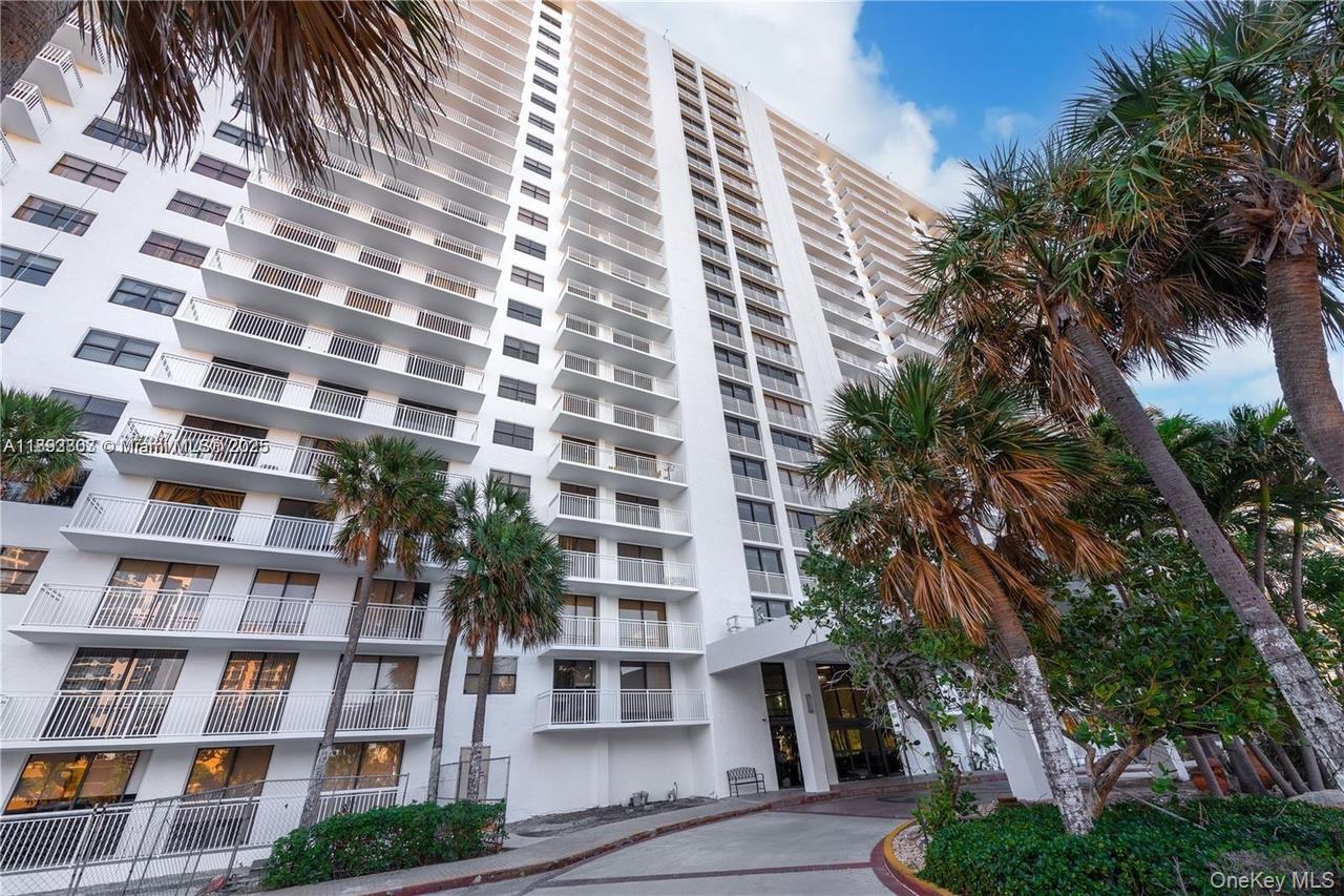 210 174th St Unit 419 Collins Avenue 419 — photo