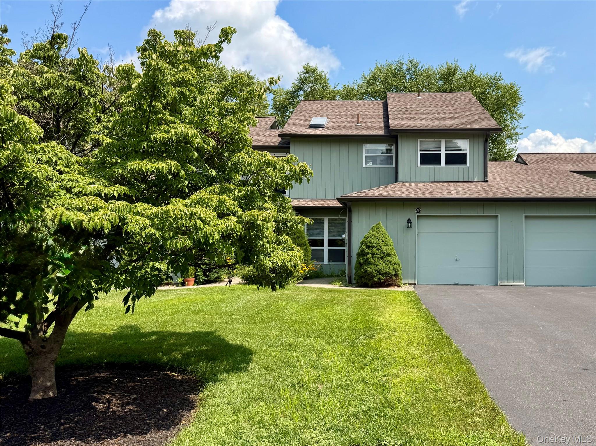 15 Pond Drive W — photo