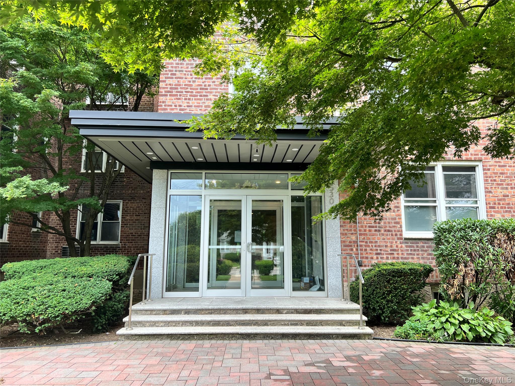 530 Dubois Avenue 6a — photo