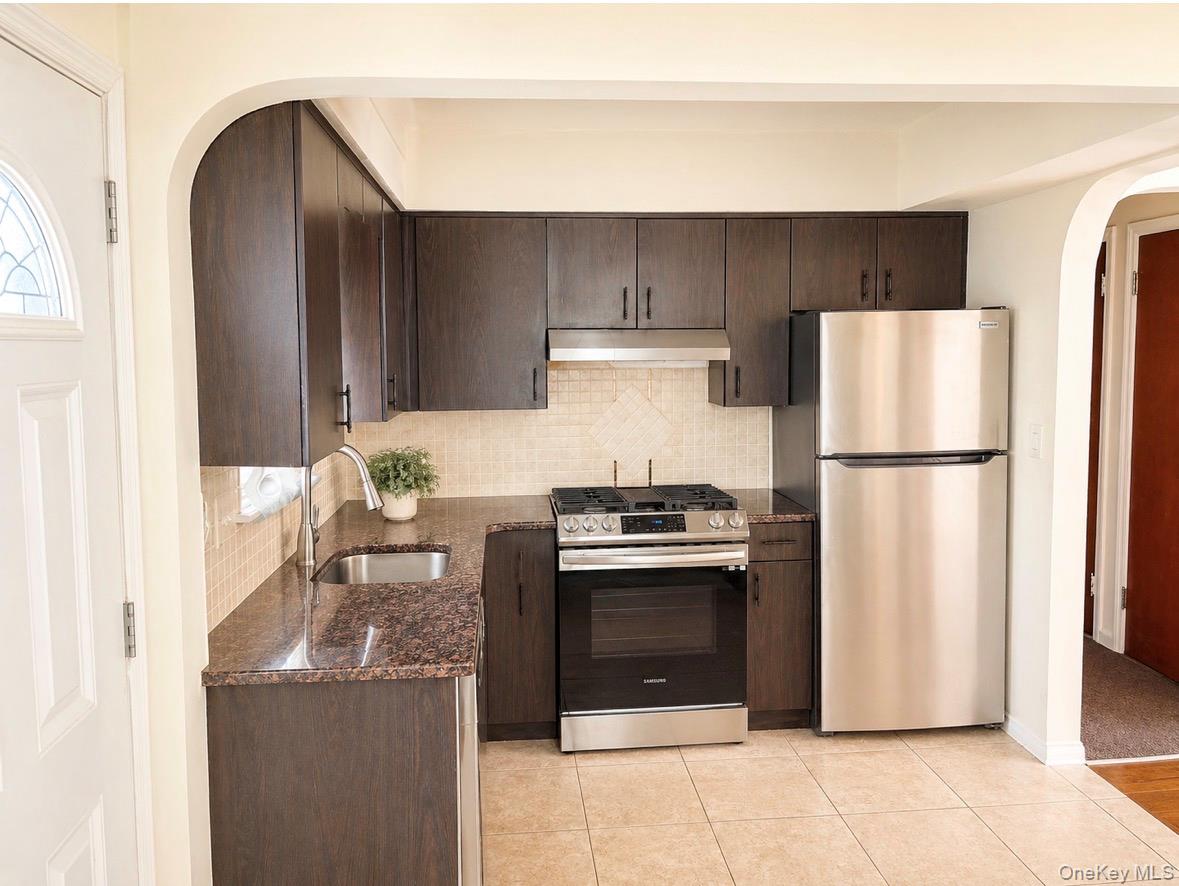 Home in Rosedale, NY 11422 — photo 2