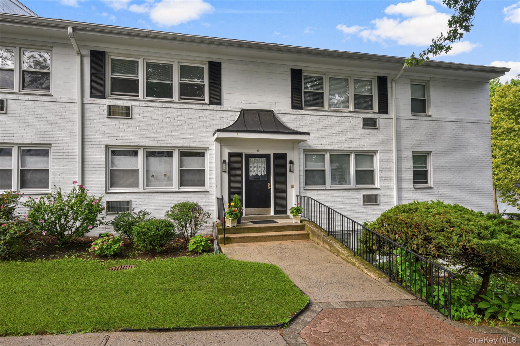 6 Avon Circle C — photo