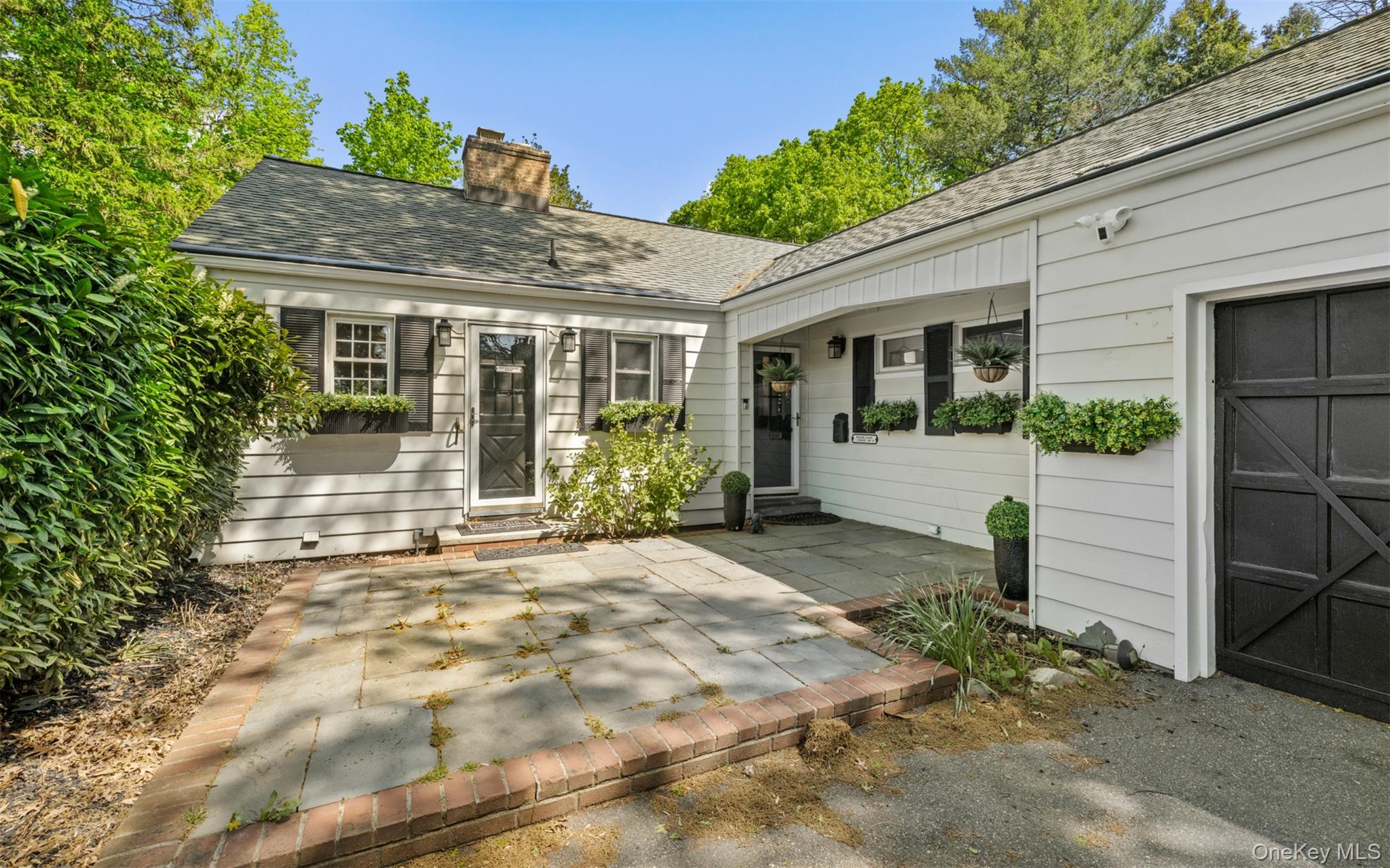 194 W Neck Road — photo