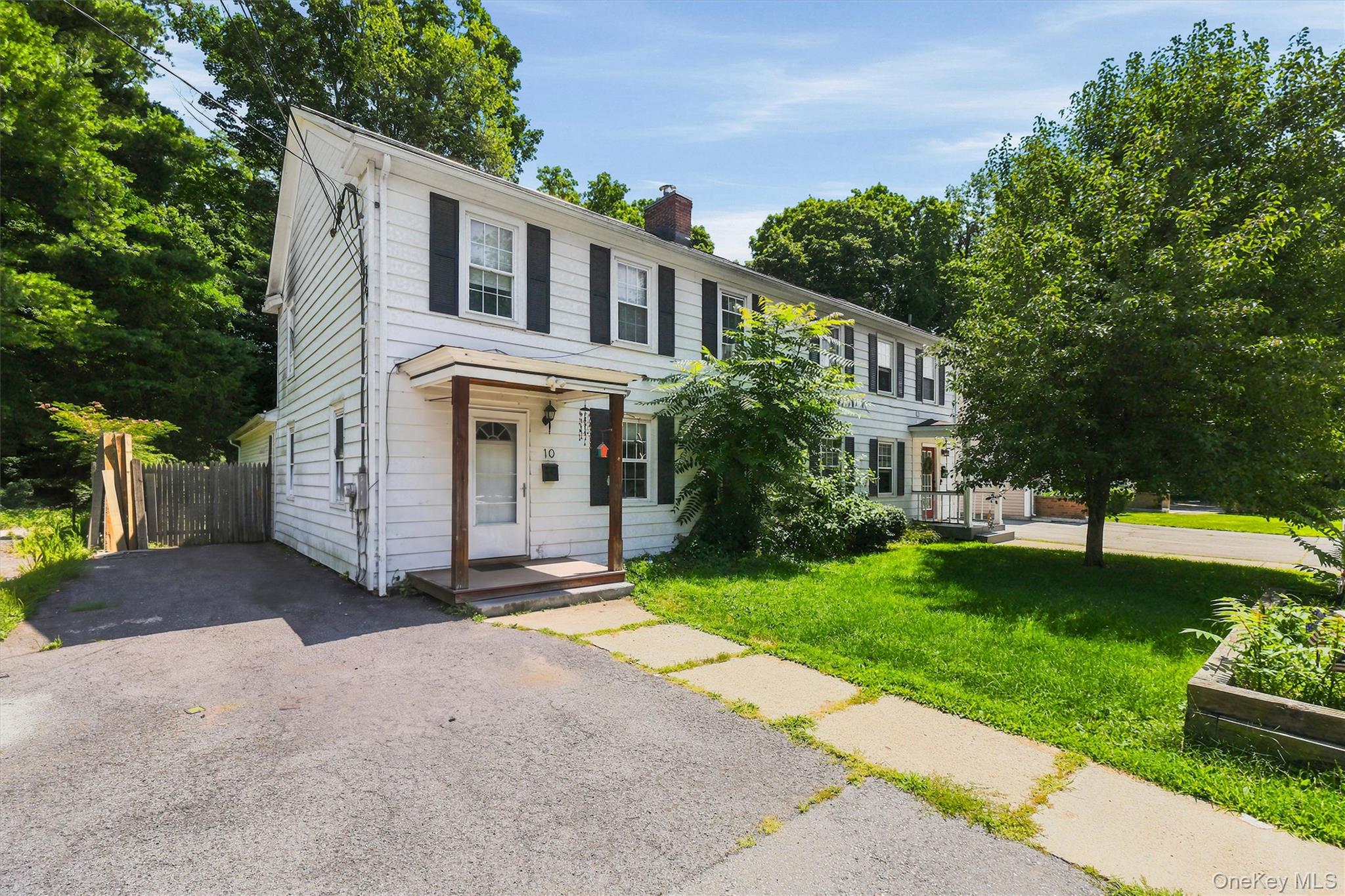 10 Dutchess Avenue — photo