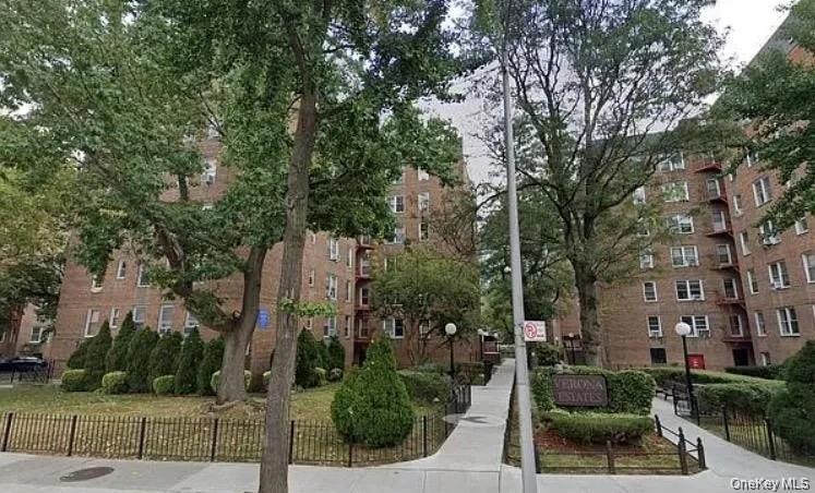 65-35 Yellowstone Boulevard 5E — photo