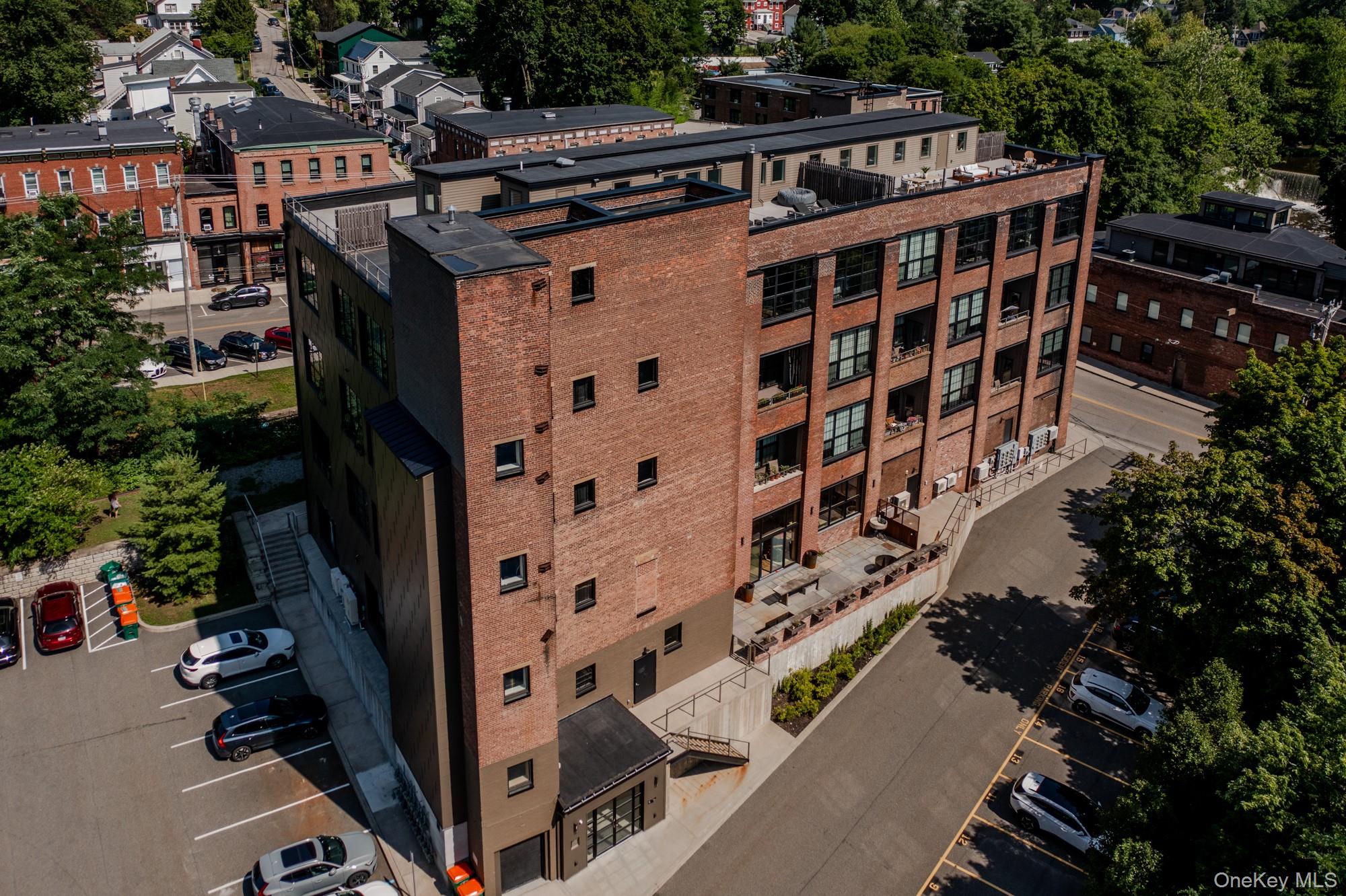 1 E Main Street 404 — photo