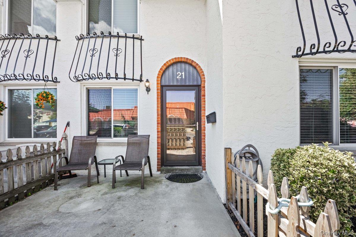 21 Alhambra Drive — photo
