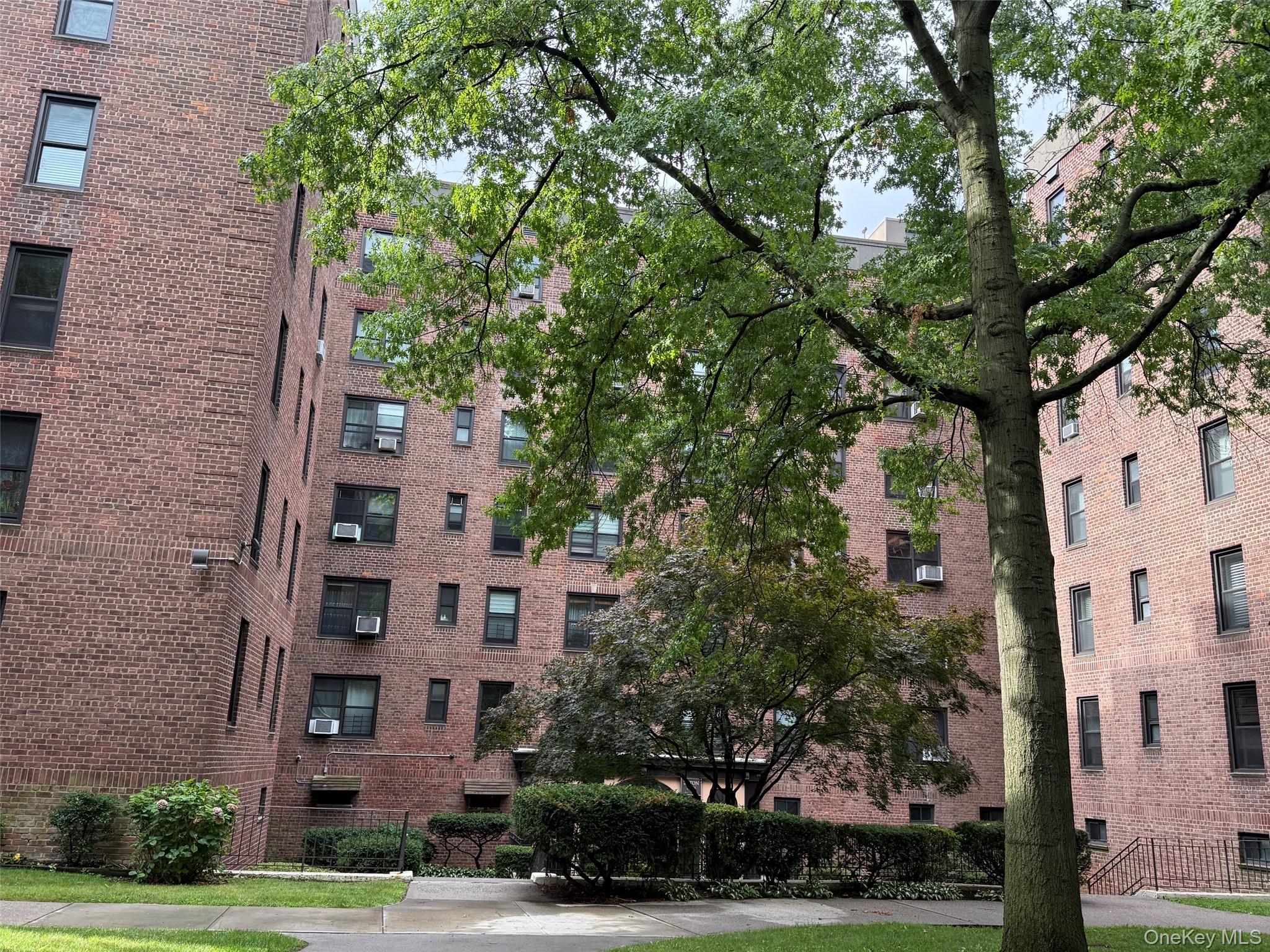 83-85 Woodhaven Boulevard 4F — photo