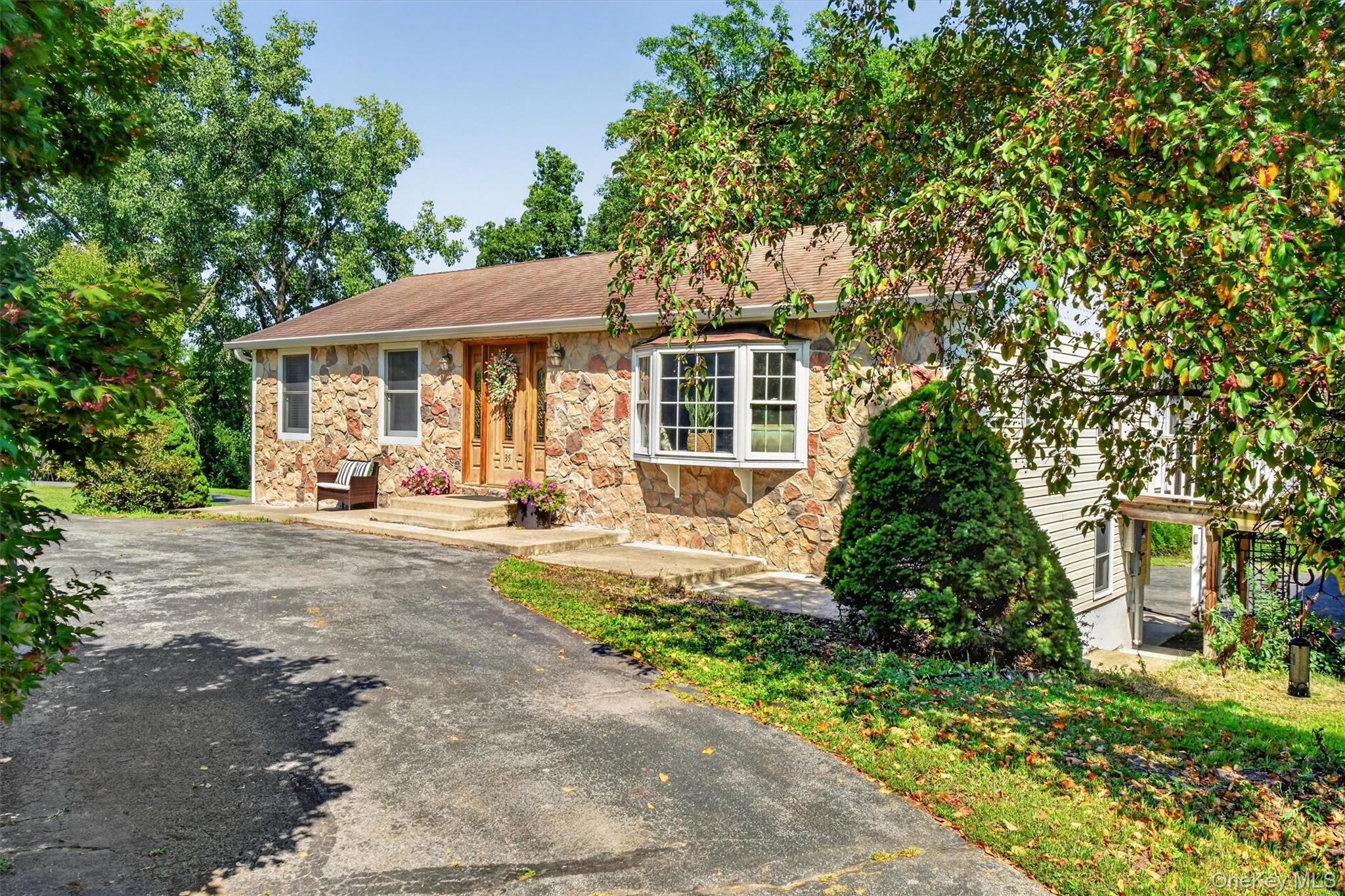 35 Hillside Drive — photo