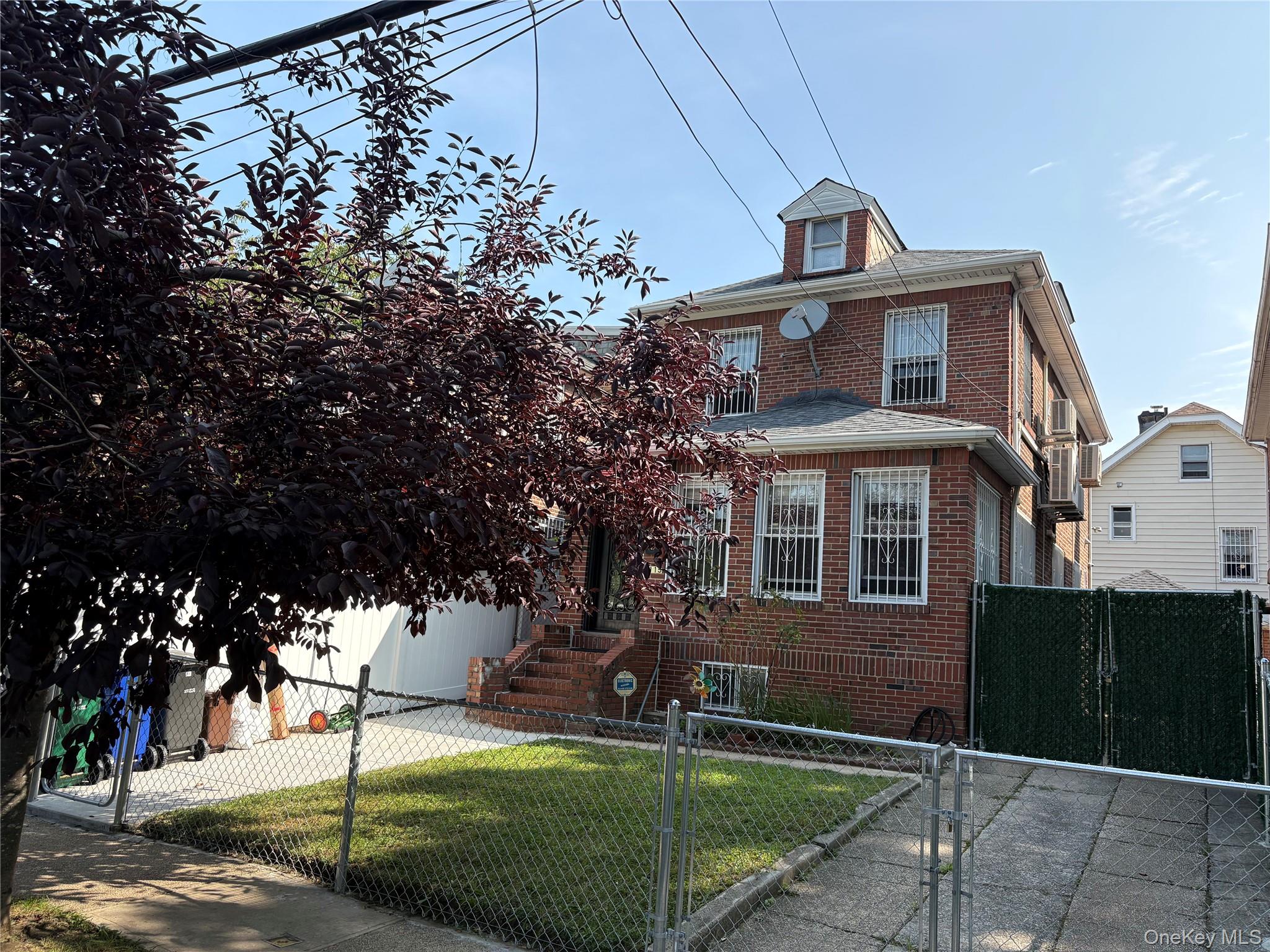 5115 Bowne Street — photo