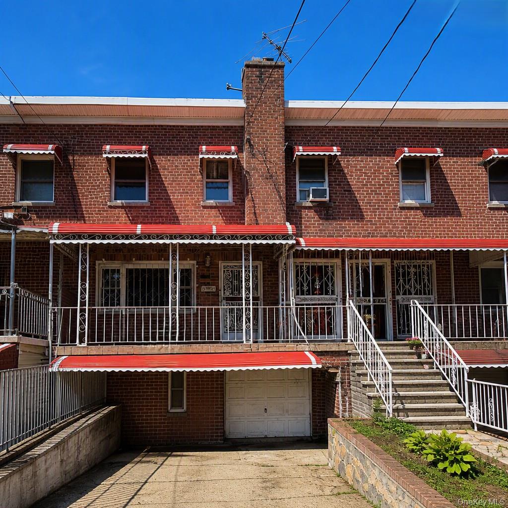 3029 Matthews Avenue — photo