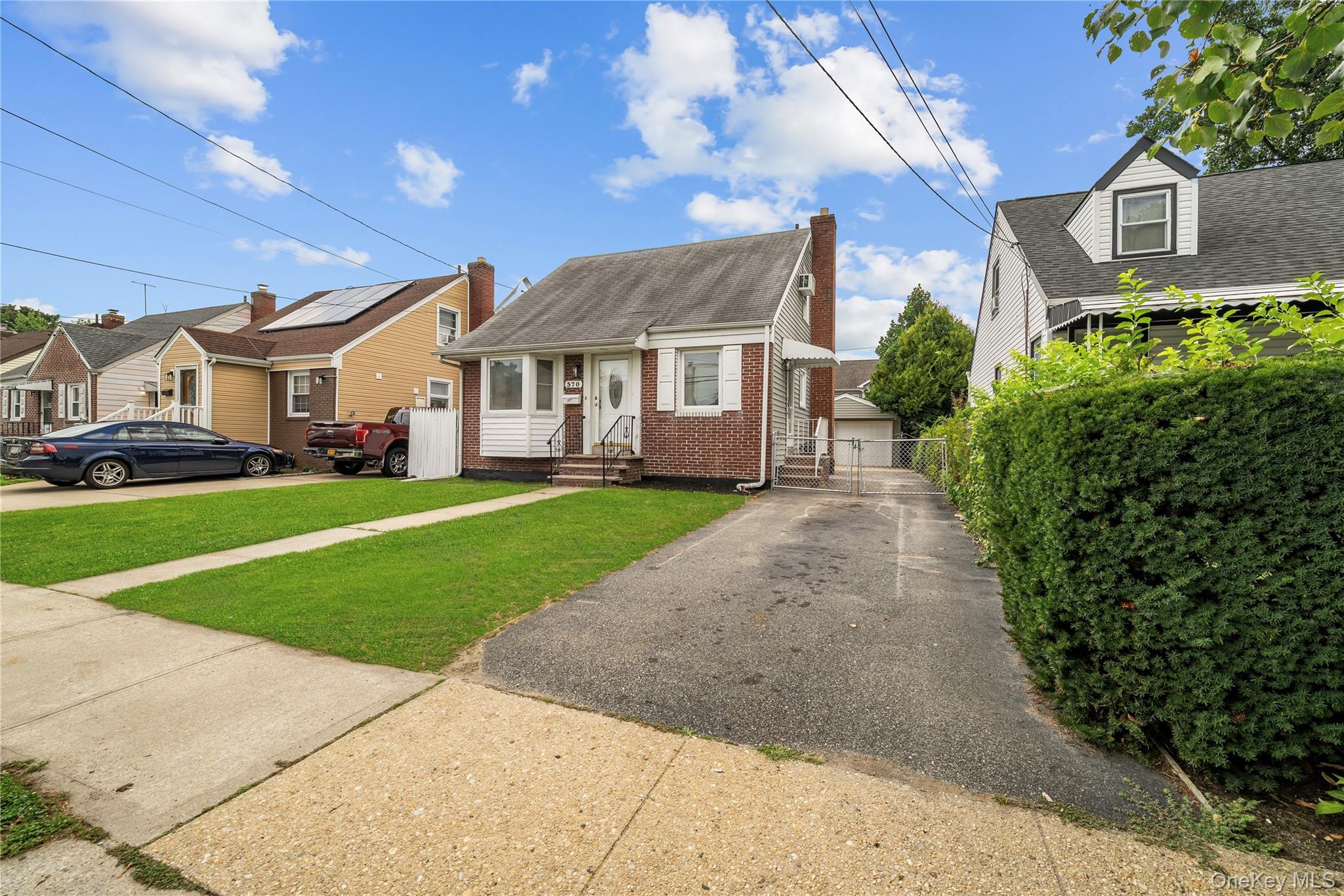 370 Locust Avenue — photo