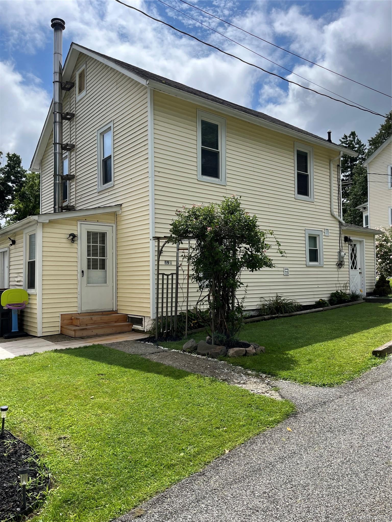 89 N Montgomery Street — photo