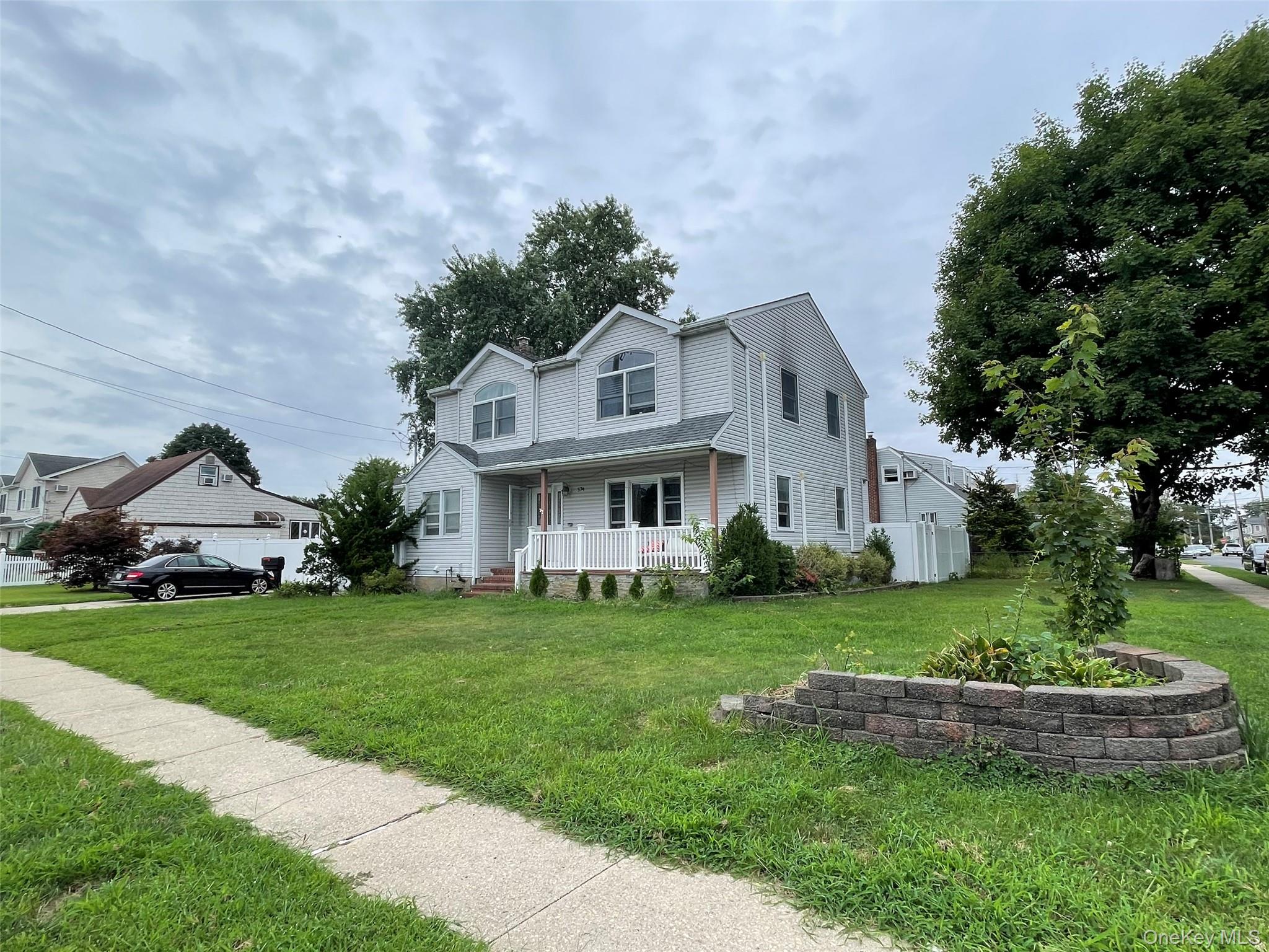 574 Rudwick Place — photo