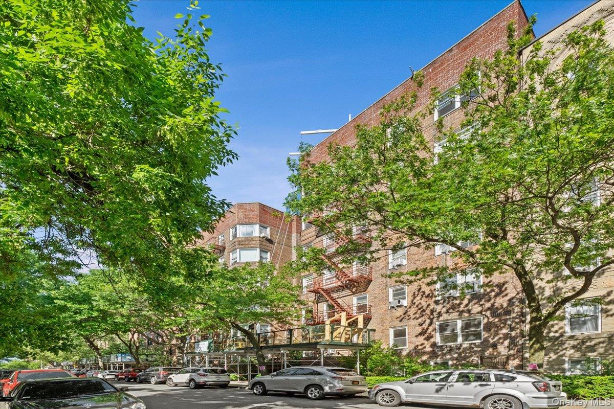 3810 Greystone Avenue 504 — photo