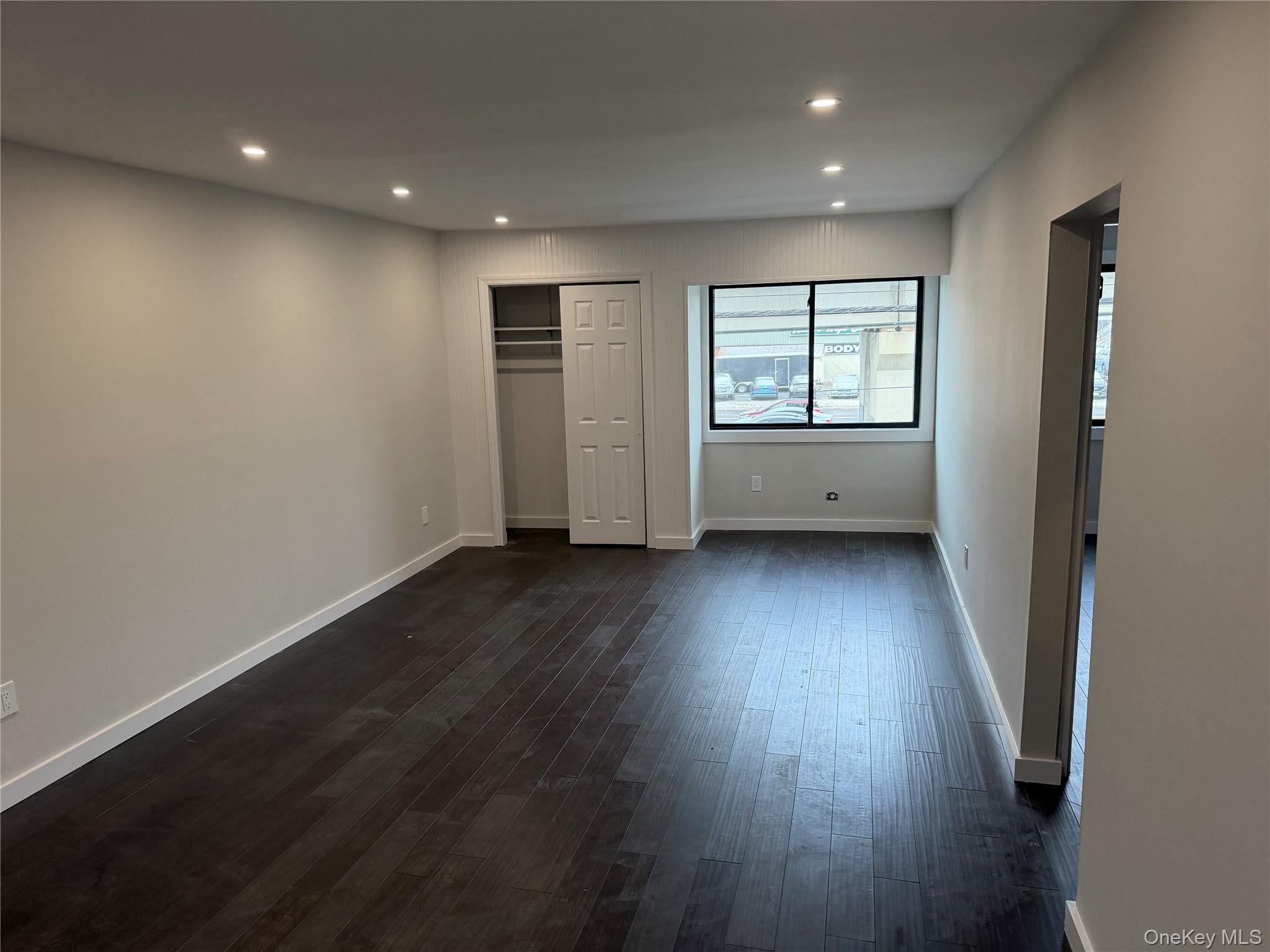 99-105 W Hoffman Avenue Apt B — photo