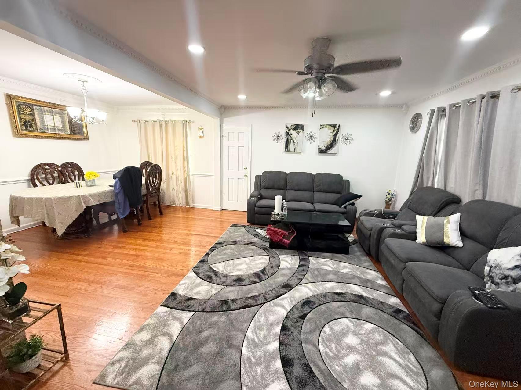 Home in Fresh Meadows, NY 11365 — photo 3