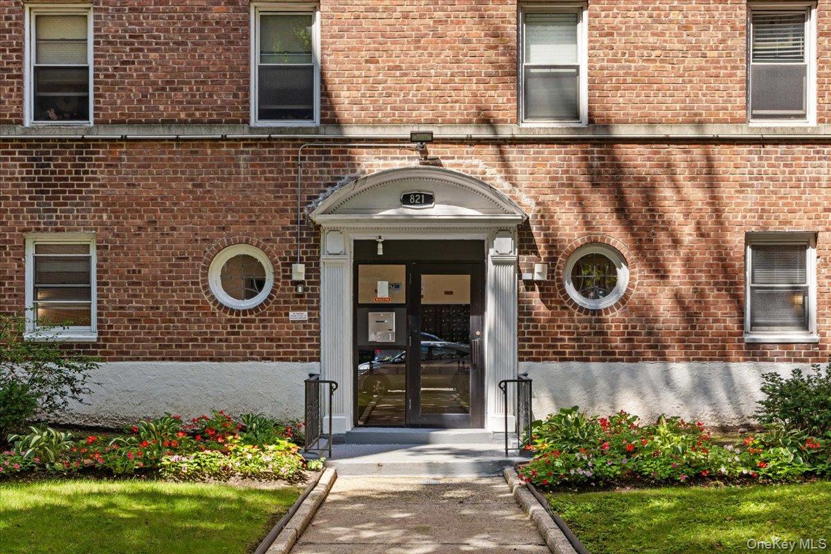 821 Bronx River Road 4D — photo