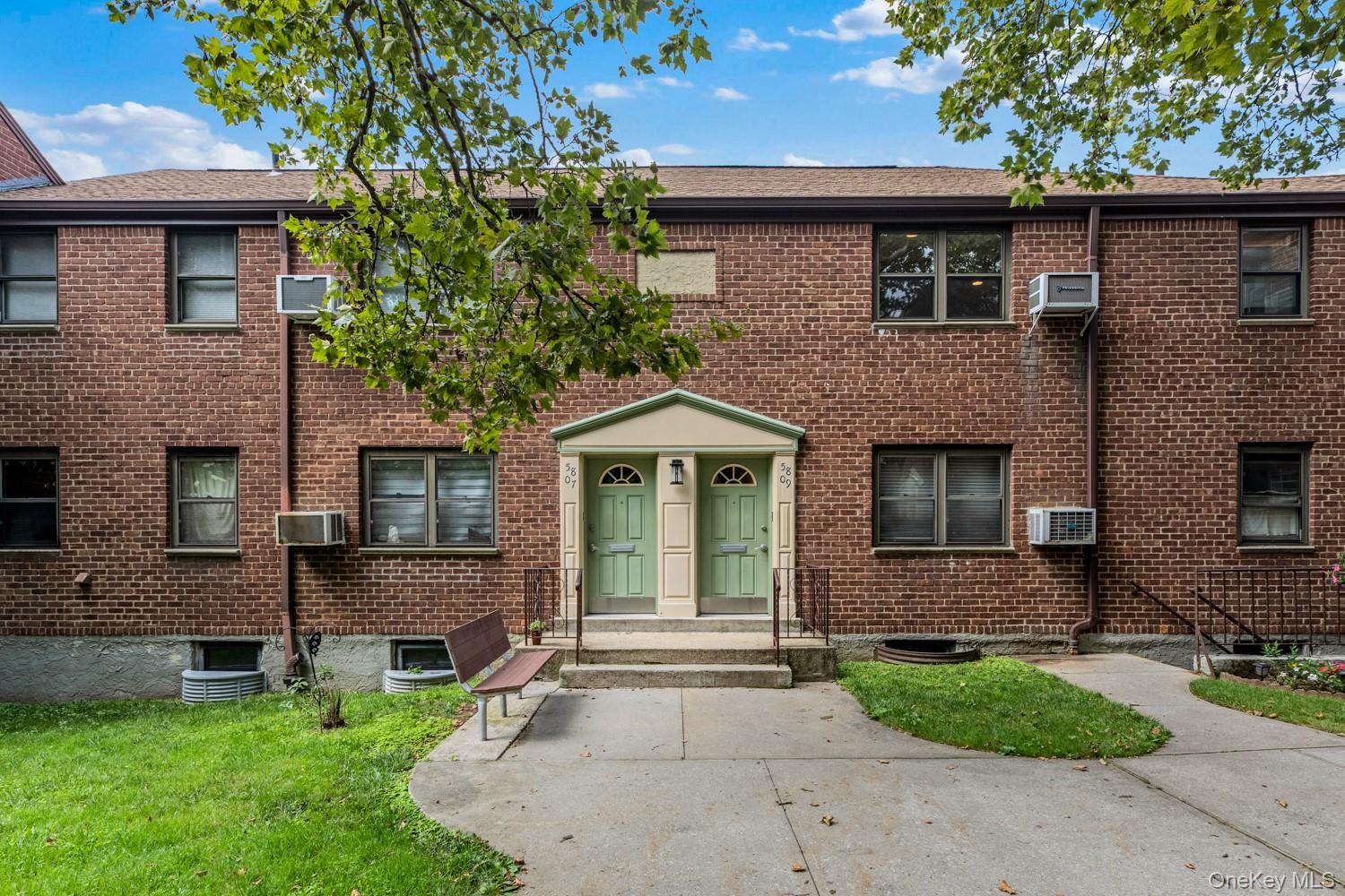 58 09 246th Crescent Upper Unit — photo