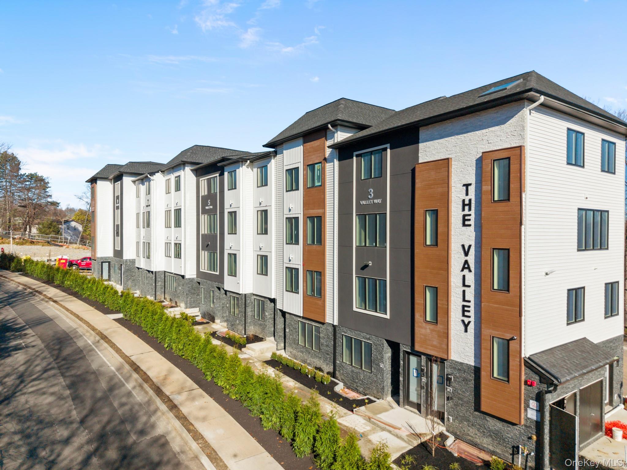 7 Valley Way 220 — photo