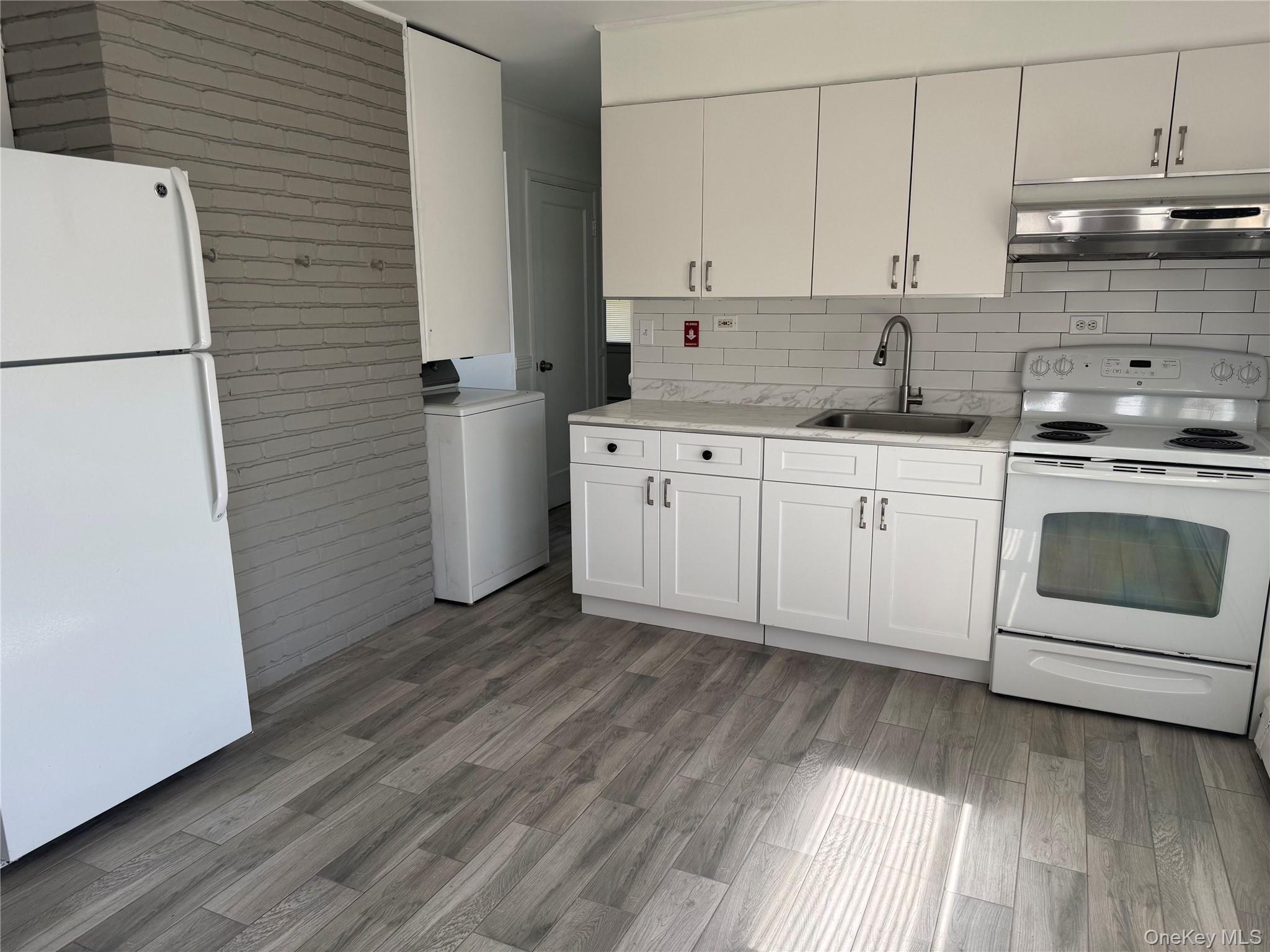 Home in Levittown, NY 11756 — photo 3
