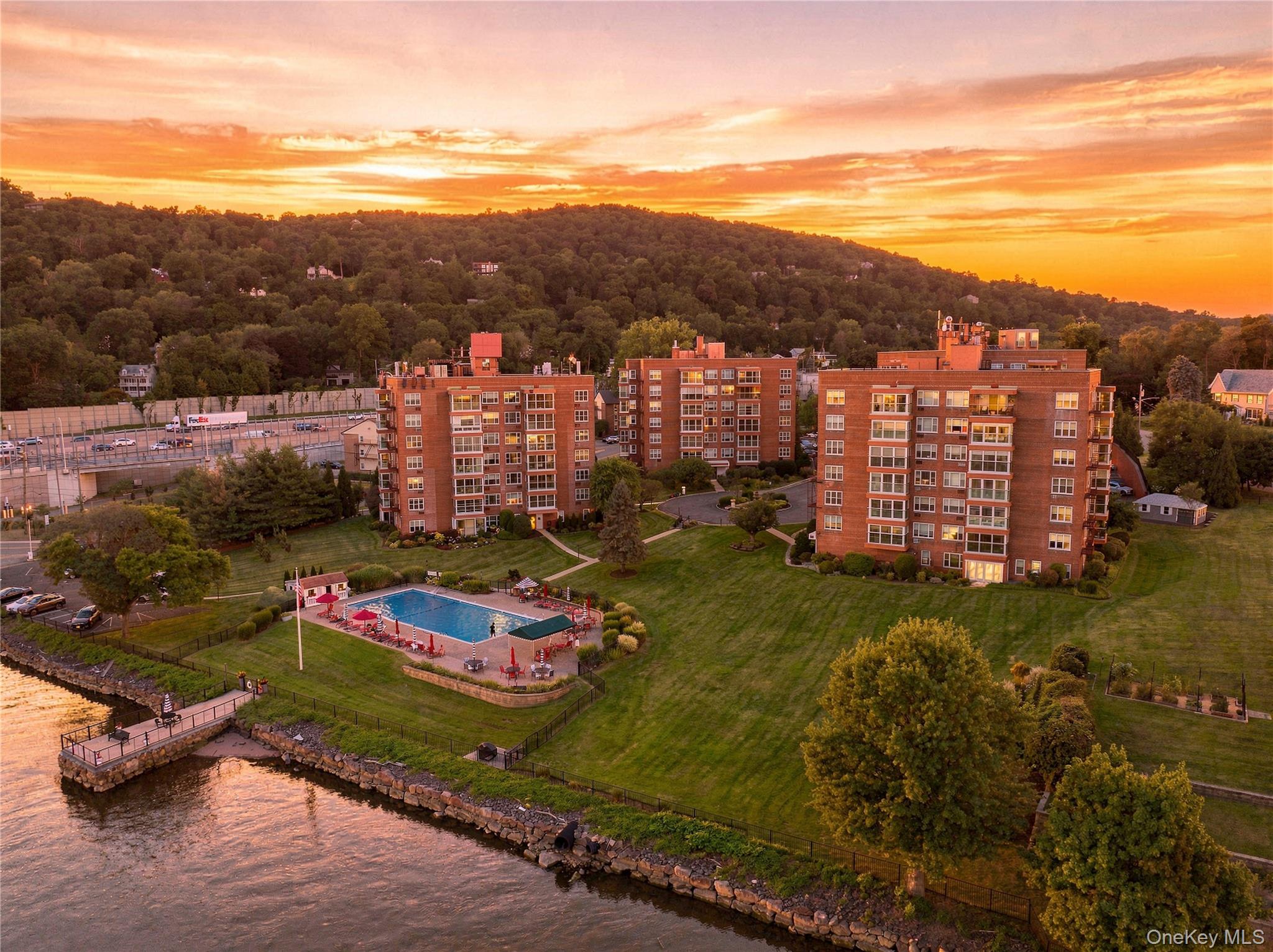 1 Salisbury Point 4D — photo