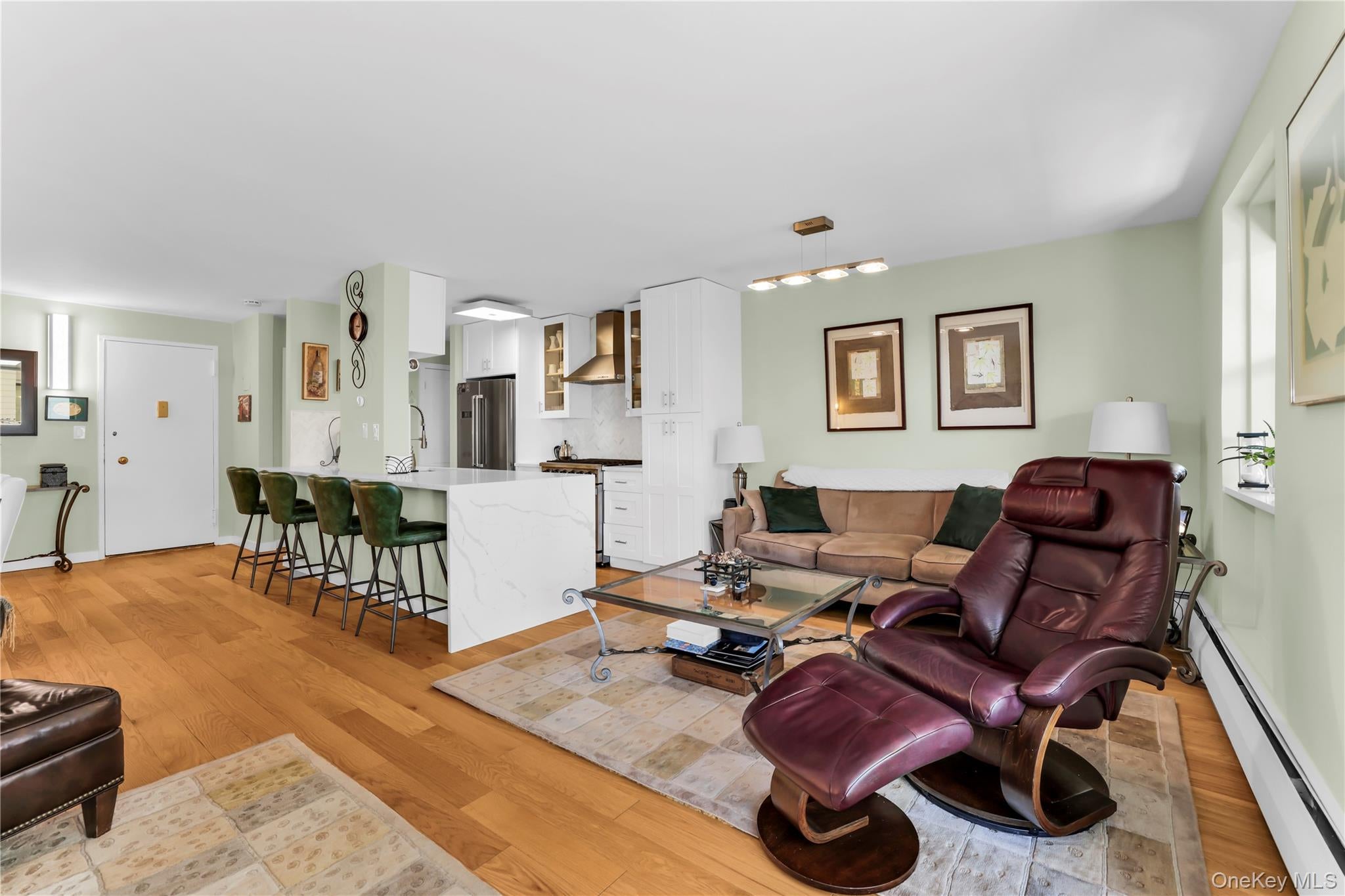 1085 Warburton 210 — photo