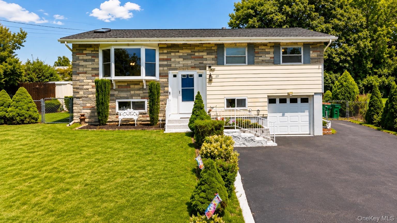 125 Riverview Drive — photo