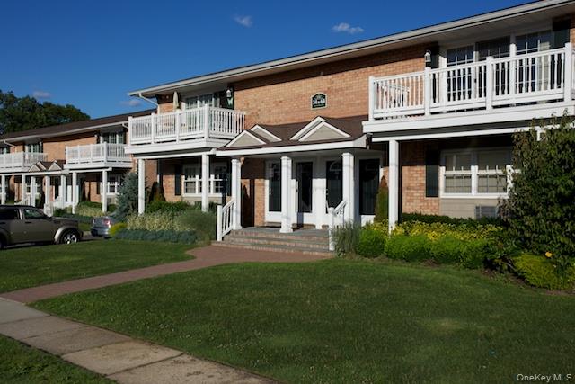 2 Claire Court 60 — photo