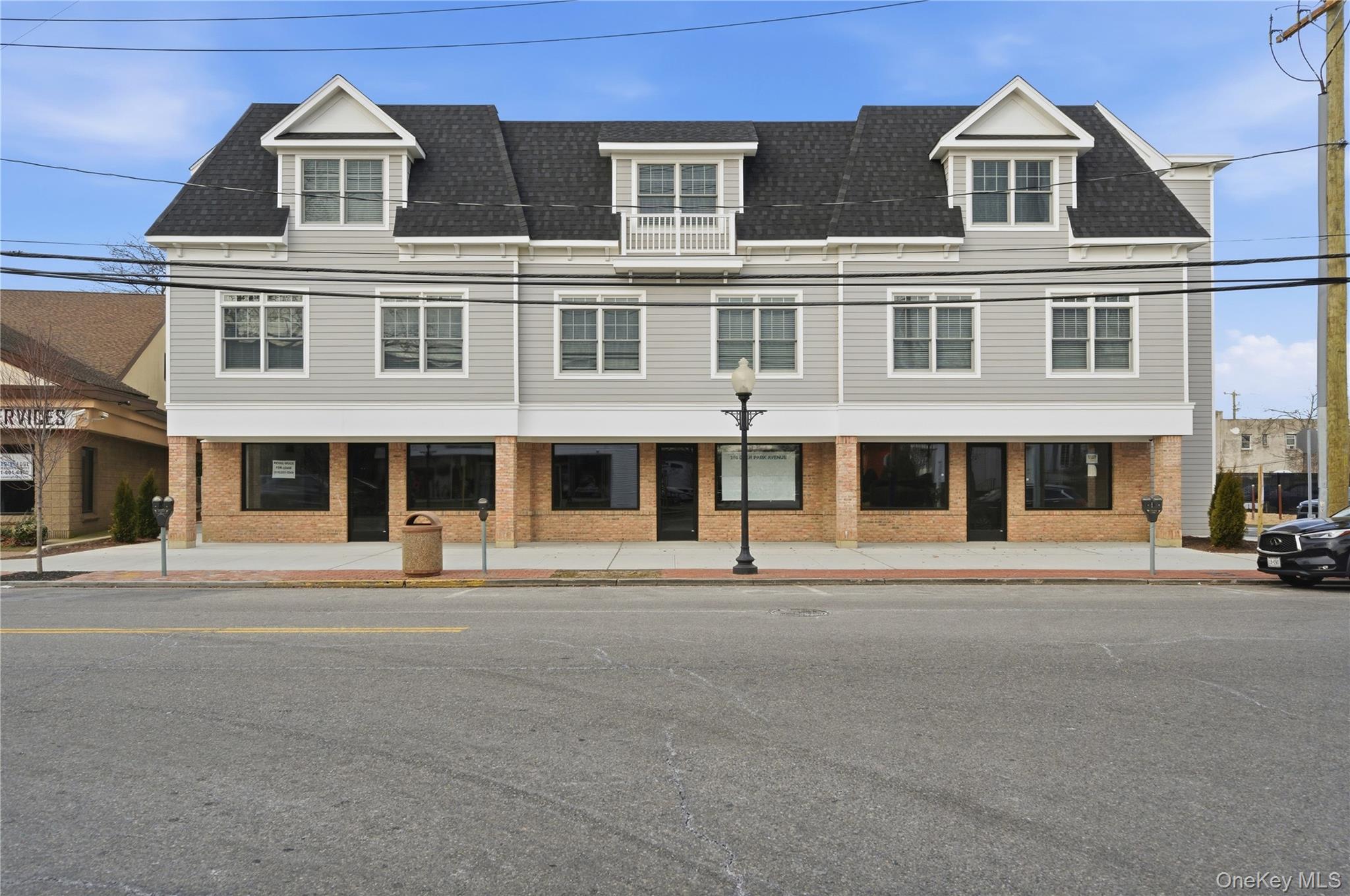 180 Deer Park Avenue 301 — photo