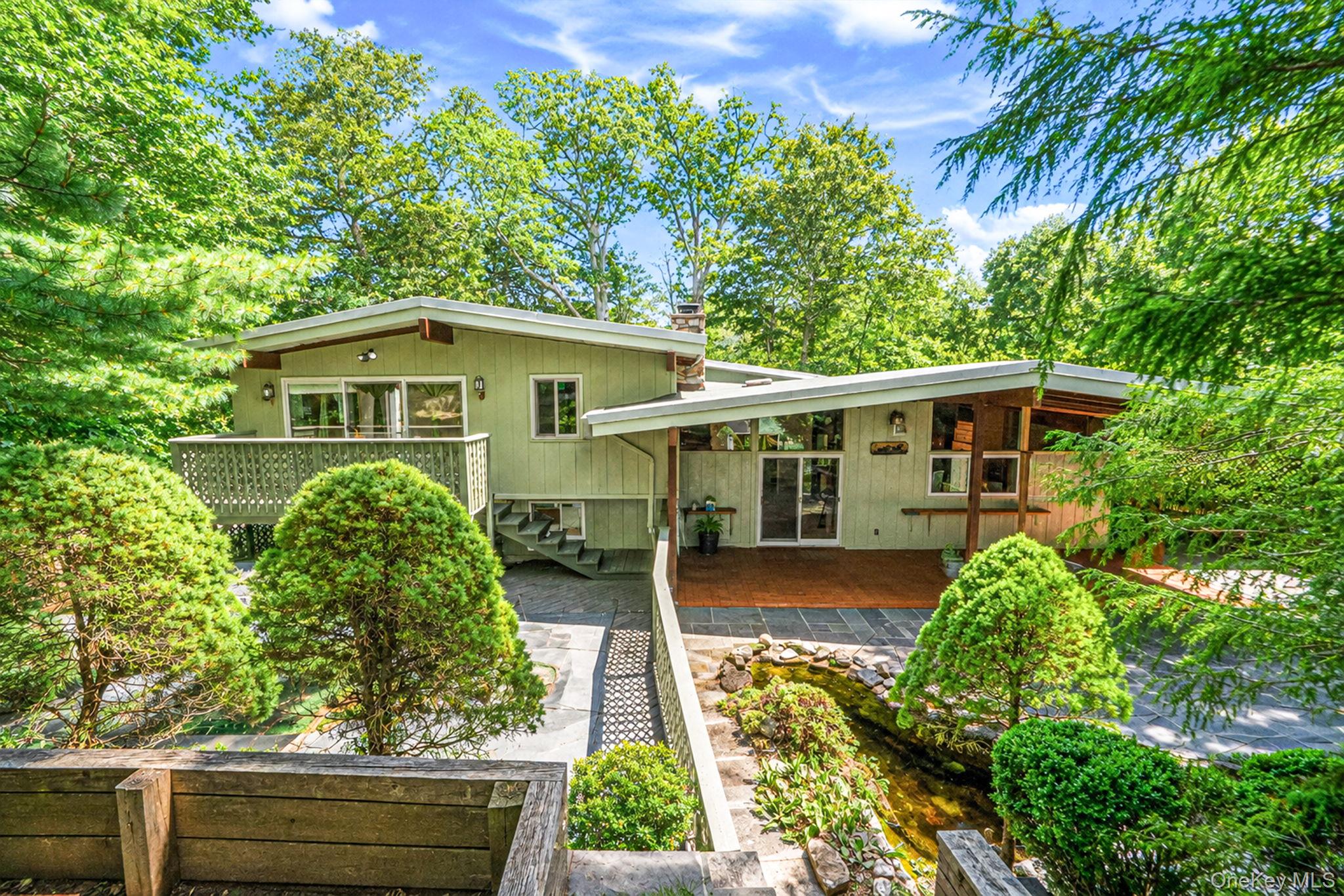 Home in Smithtown, NY 11787 — photo 3