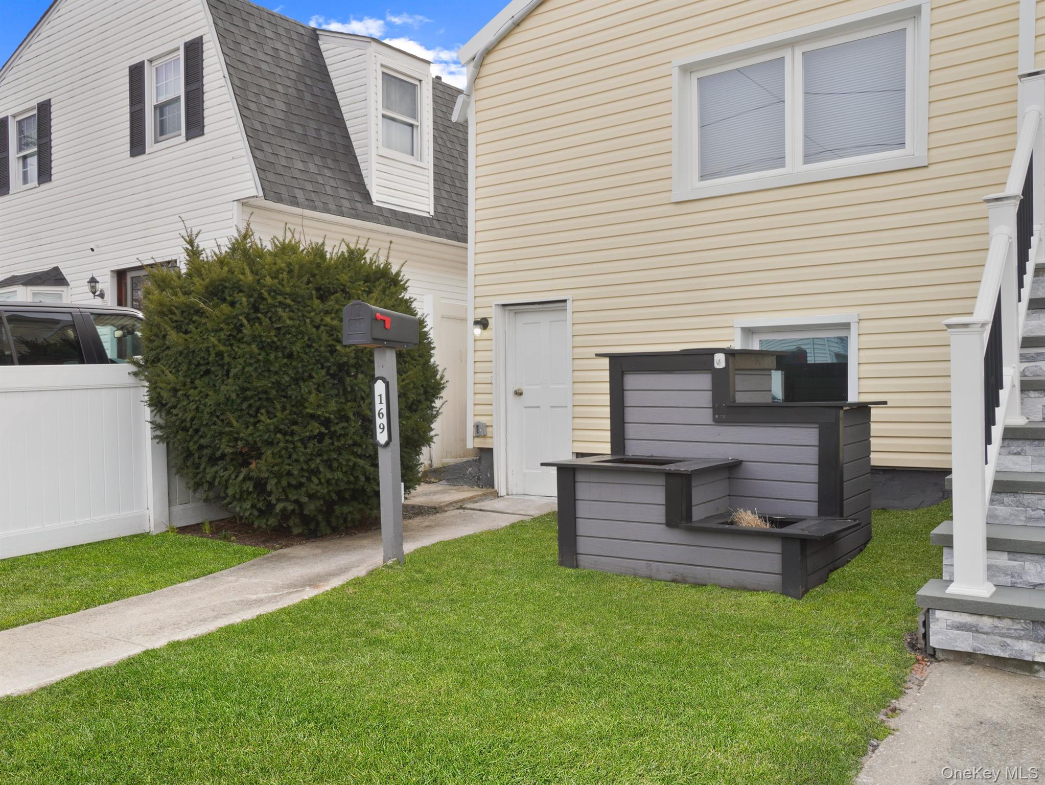 169 Santa Barbara — photo
