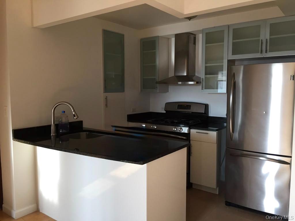 30-80 21st Street 5B — photo