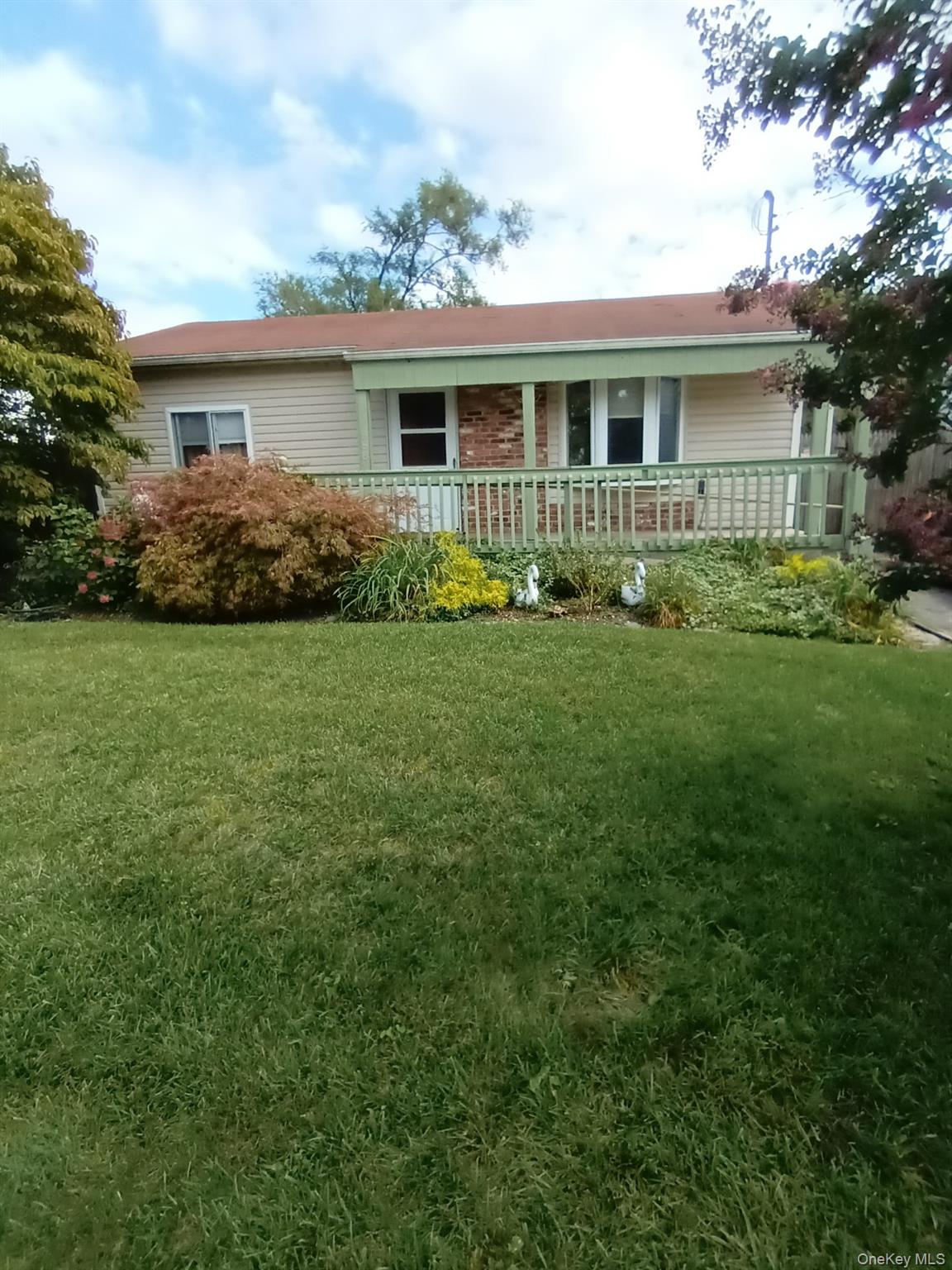 998 Bowling Green Drive — photo