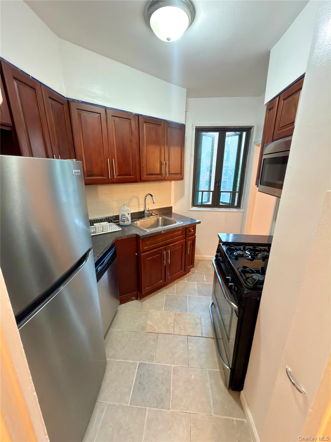 1591 Metropolitan Avenue 5C — photo